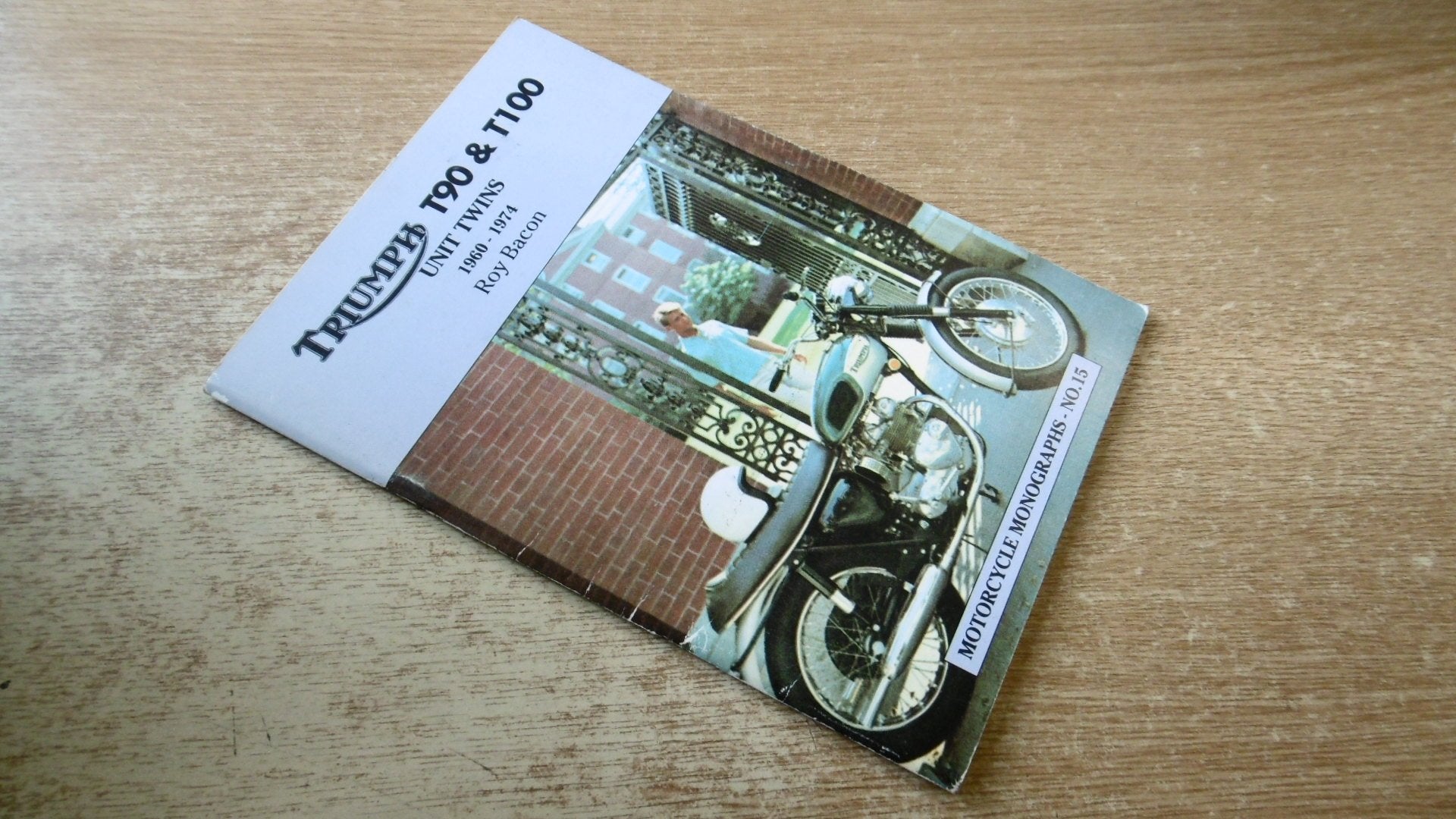 Triumph T90 and T100 Unit Twins, 1960-74 (Motorcycle Monographs) Reference Books