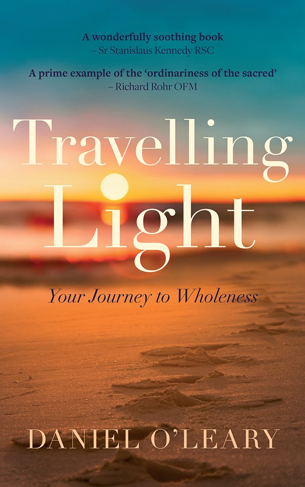 Travelling Light: Your Journey to Wholeness: Your Journey to Wholeness - A Book of Breathers to Inspire You Along the Way Religion & Esotericism