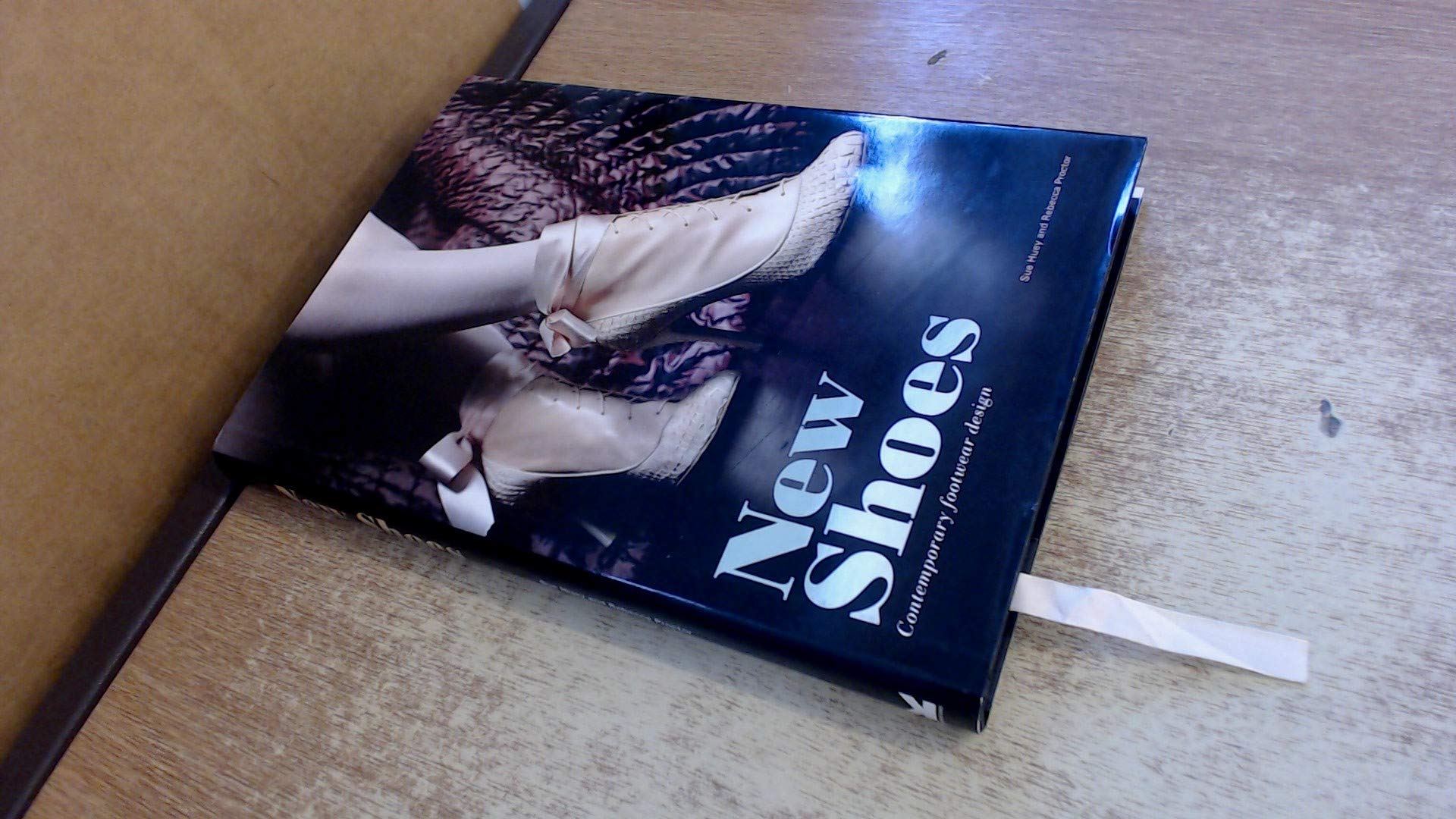 New Shoes (Hardback) : Contemporary Footwear Design Social Sciences