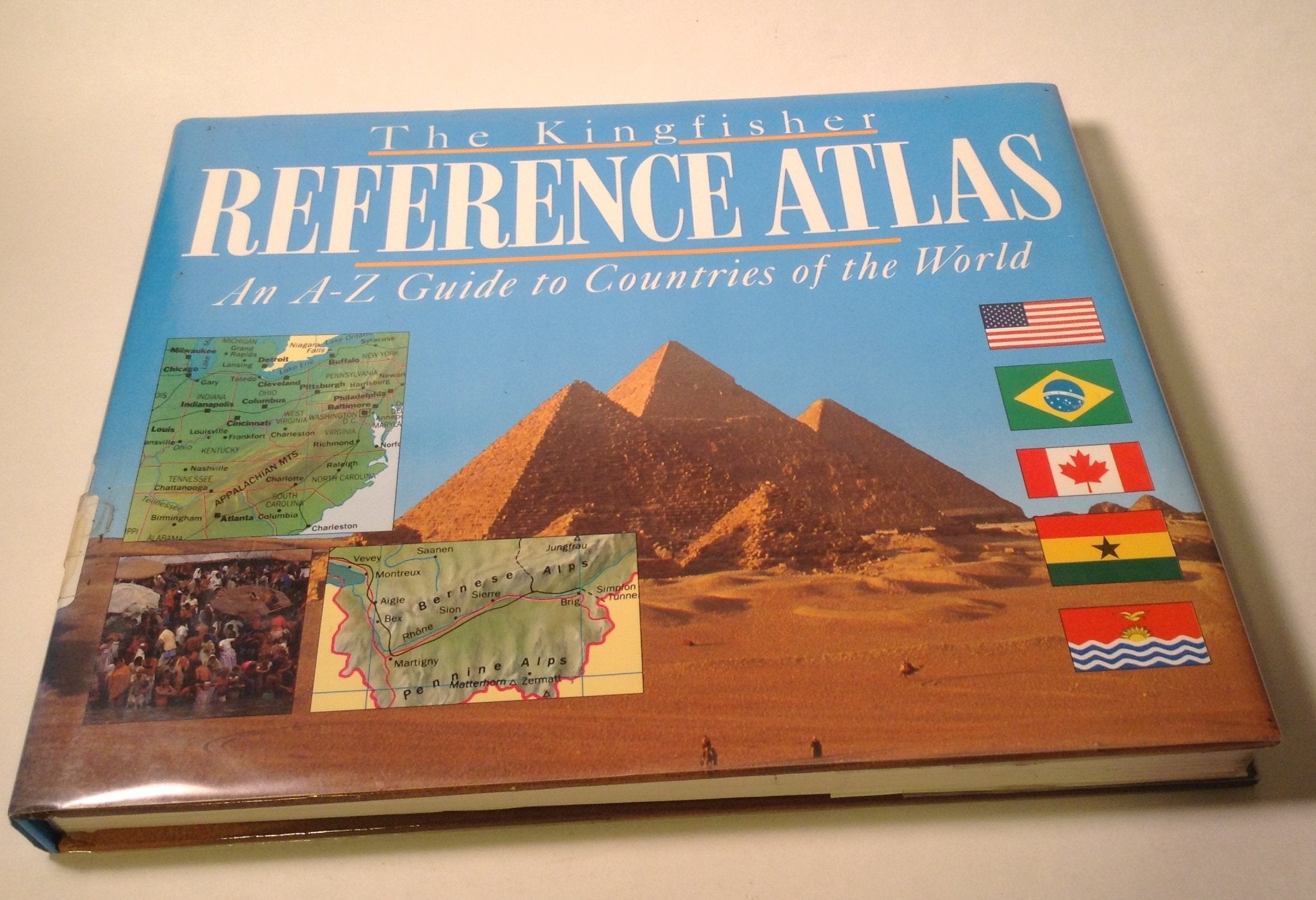The Kingfisher Reference Atlas: An A-Z Guide to Countries of the World book