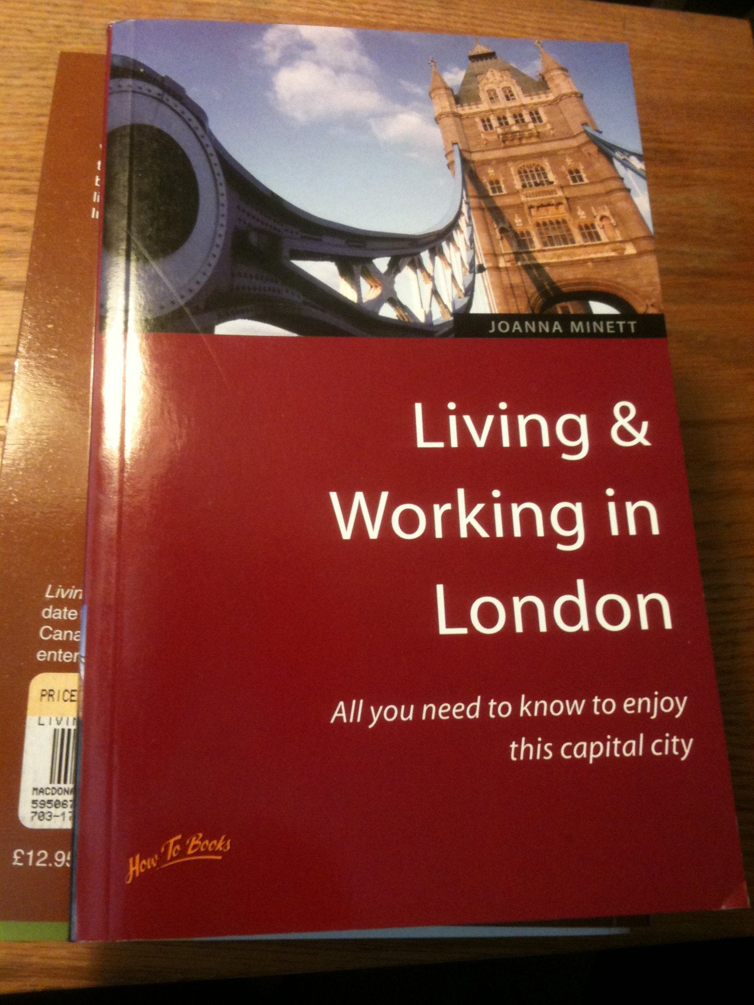 Living & Working in London: All you need to know to enjoy this capital city (Living and Working Abroad) Social Sciences