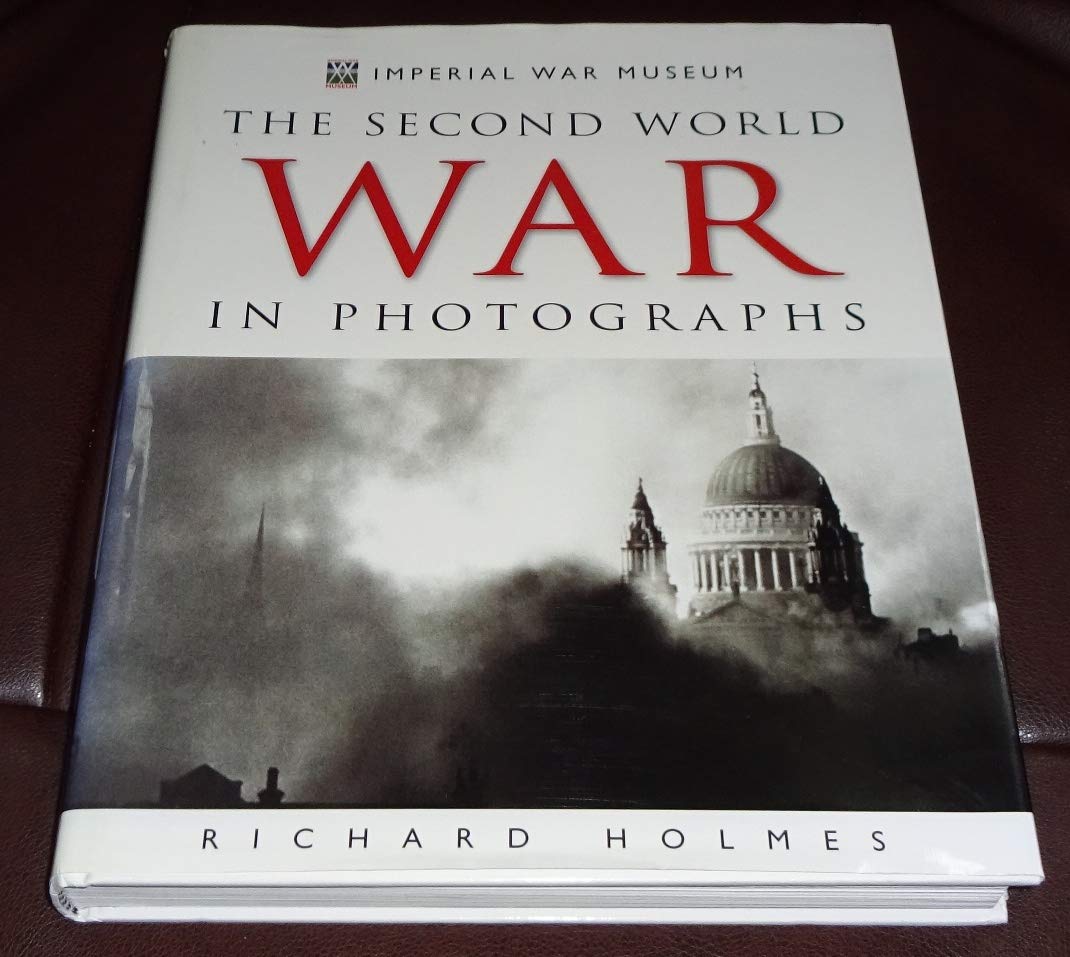 THE SECOND WORLD WAR IN PHOTOGRAPHS: IMPERIAL WAR MUSEUM. Books