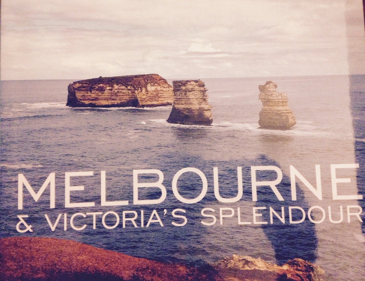 Melbourne and Victoria's Splendour: Over 120 full-colour photographs celebrating the incredible beauty and diversity of this fascinating state and its sophisticated capital book