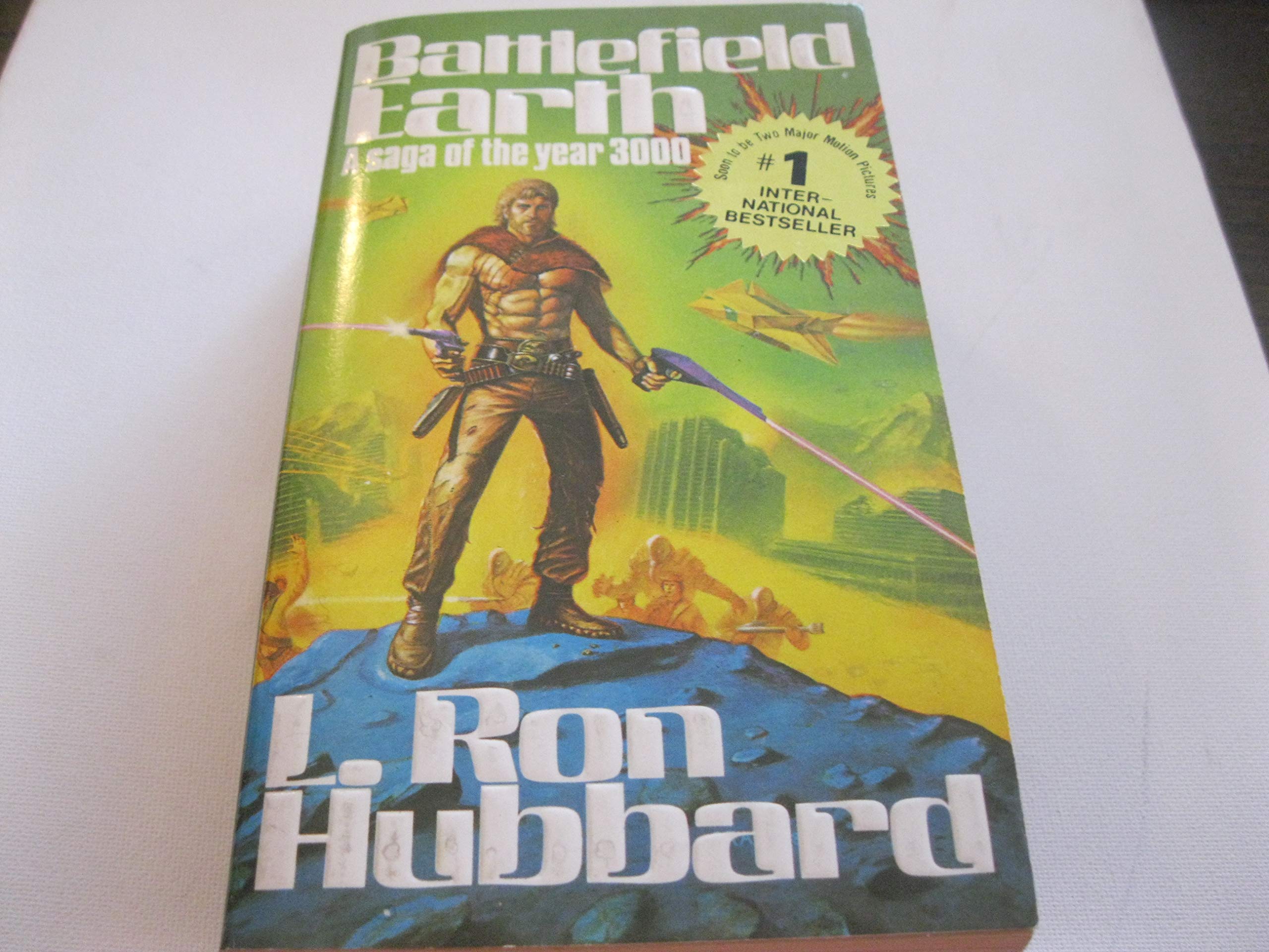 BATTLEFIELD EARTH: A SAGA OF THE YEAR 3000. Books