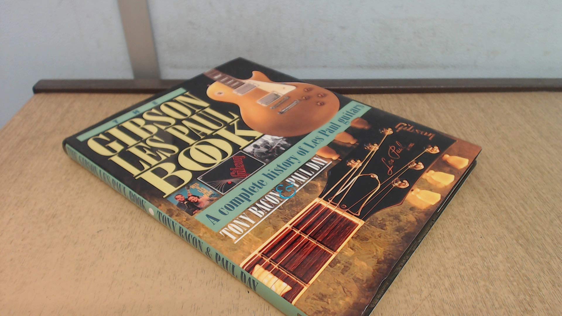 The Gibson Les Paul Book: A Complete History of Les Paul Guitars (Profile S.) Arts & Music