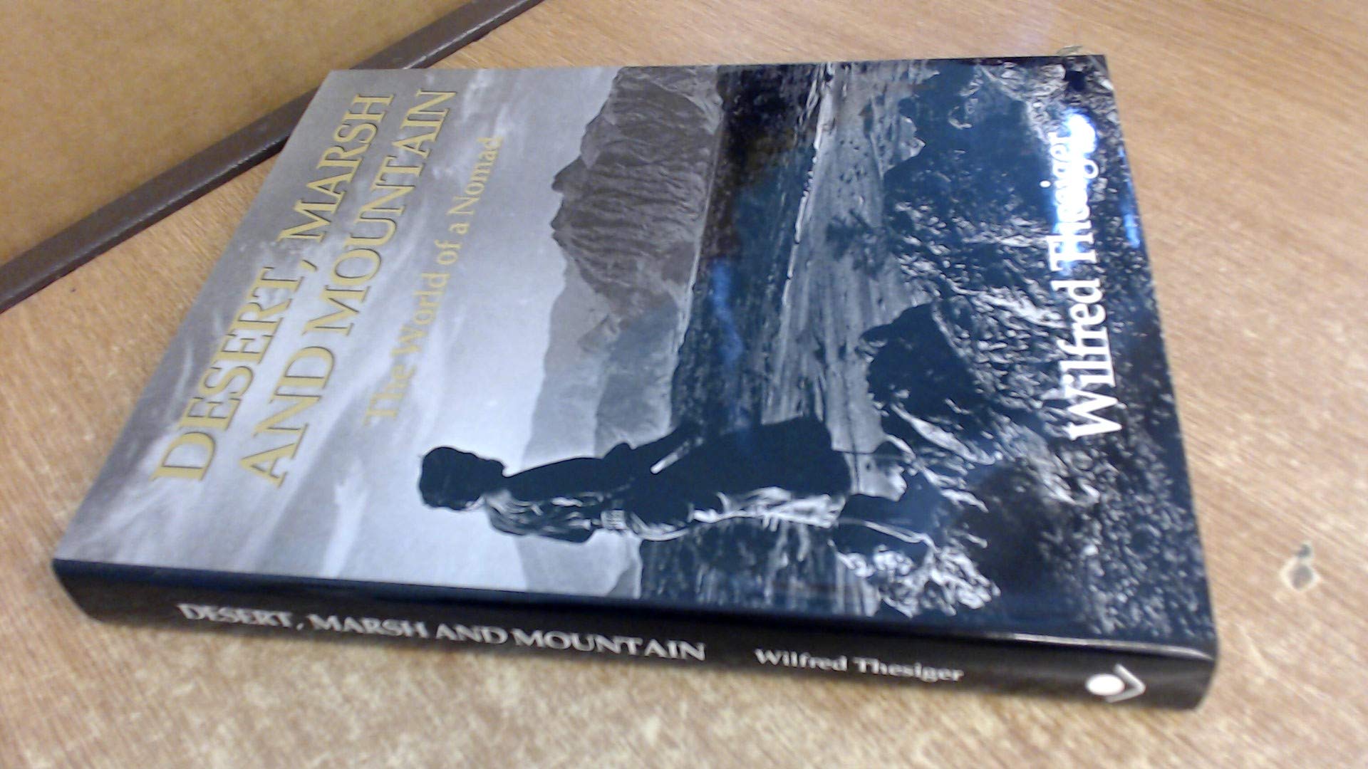 Desert, Marsh and Mountain: The World of a Nomad (Memoirs of Arabia S.) Memories