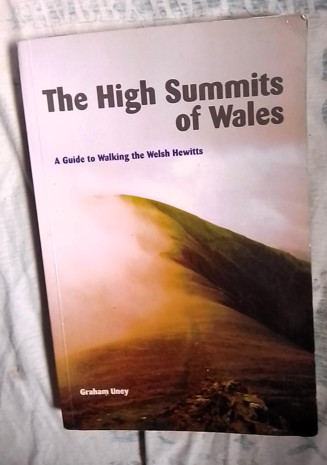 The High Summits of Wales: A Guide to Walking the Welsh Hewitts Leisure, Home & Garden