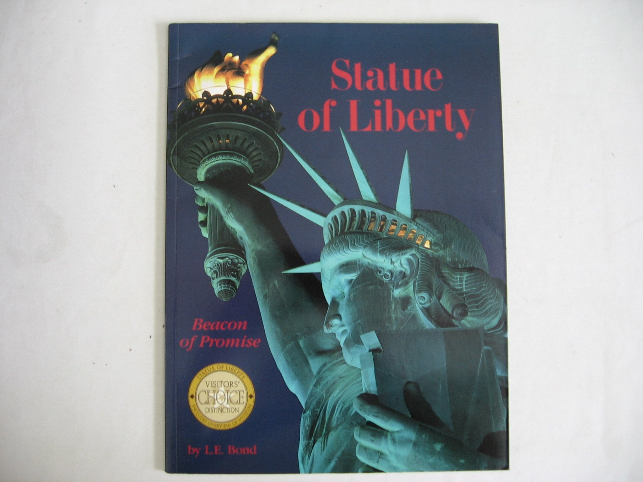 Statue of Liberty: Beacon of promise Books