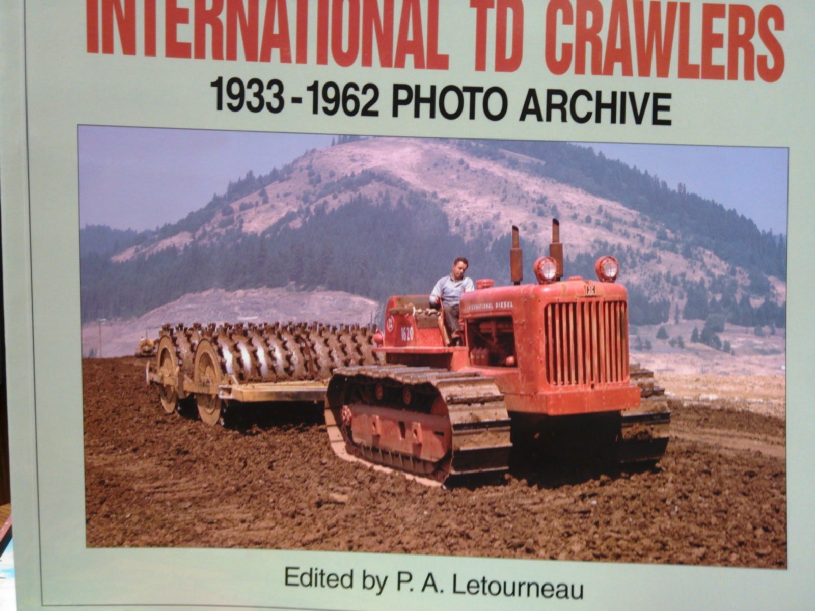 International Td Crawlers 1933-1962 Photo Archive: Photographs from the McCormick-International Harvester Company Collection (Photo Archive Series) Leisure, Home & Garden
