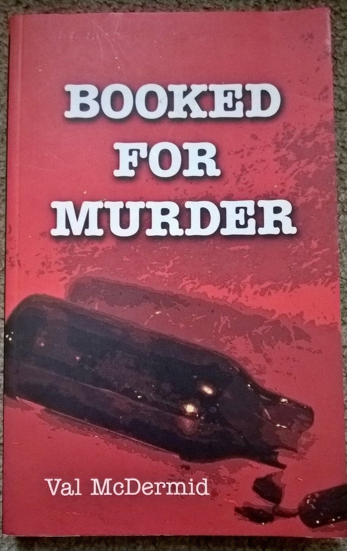 Booked for Murder: The Fifth Lindsay Gordon Mystery (Lindsay Gordon Mystery Series) Detective & CSI