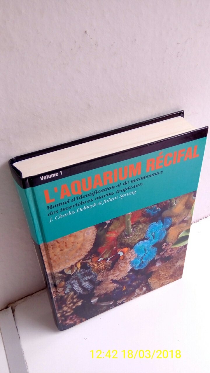L'aquarium récifal : manuel d'identification et de maintenance des invertébrés marins tropicaux Volume 1 book