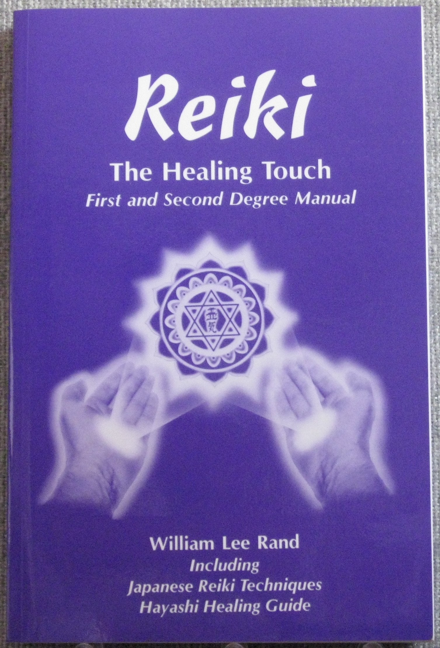 Reiki: The Healing Touch: Japanese Reiki Techniques and Hayashi Healing Guide Medicine