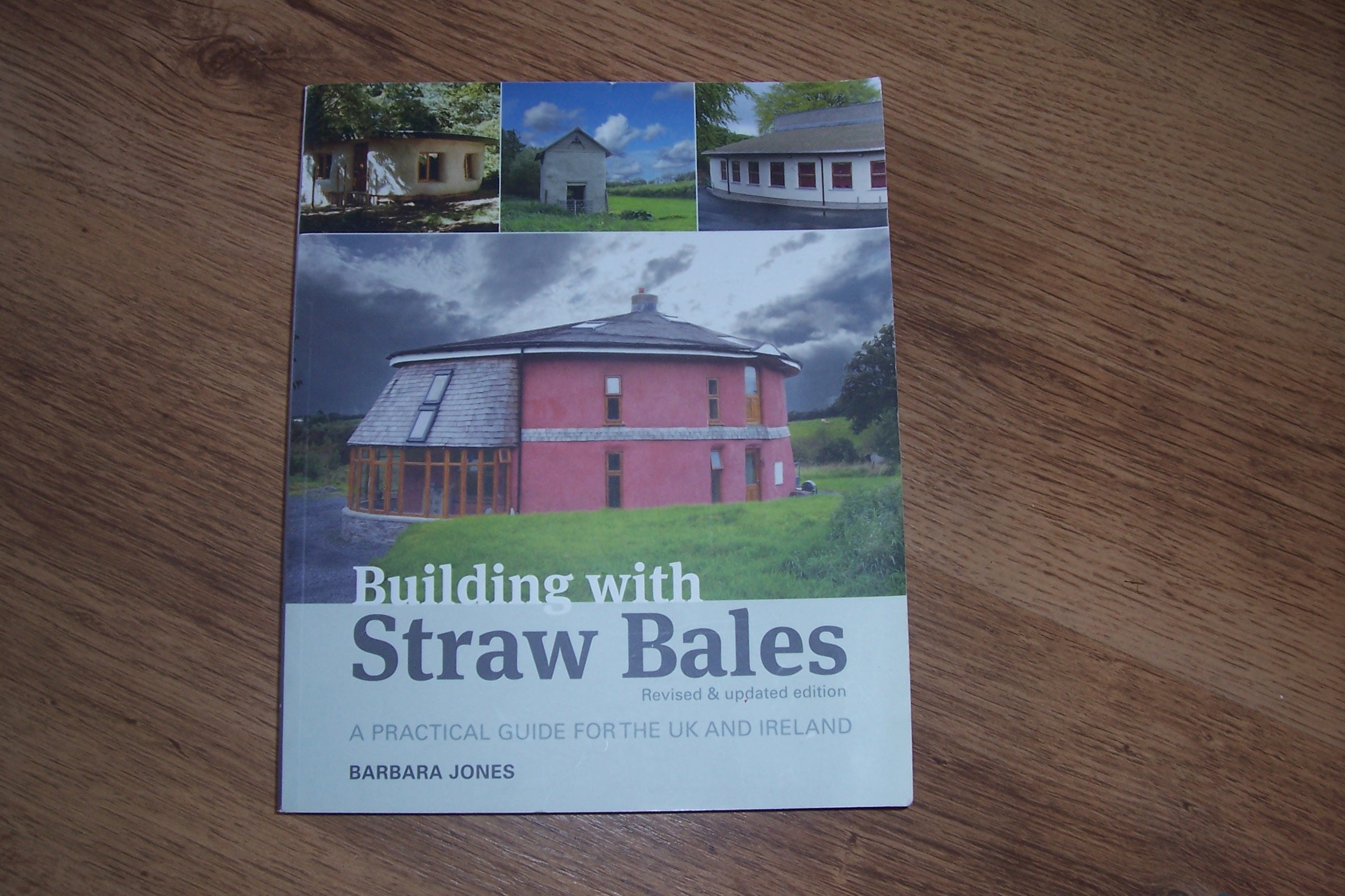 Building With Straw Bales: A Practical Guide for the UK and Ireland Business & Technology