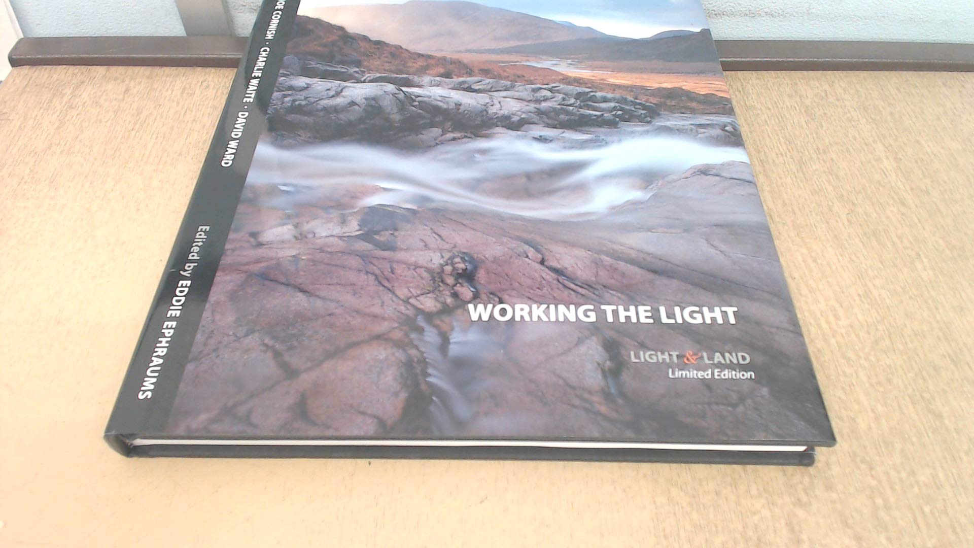 Working the Light: A Photography Masterclass: A Landscape Photography Masterclass with Charlie Waite, Joe Cornish and David Ward Social Sciences