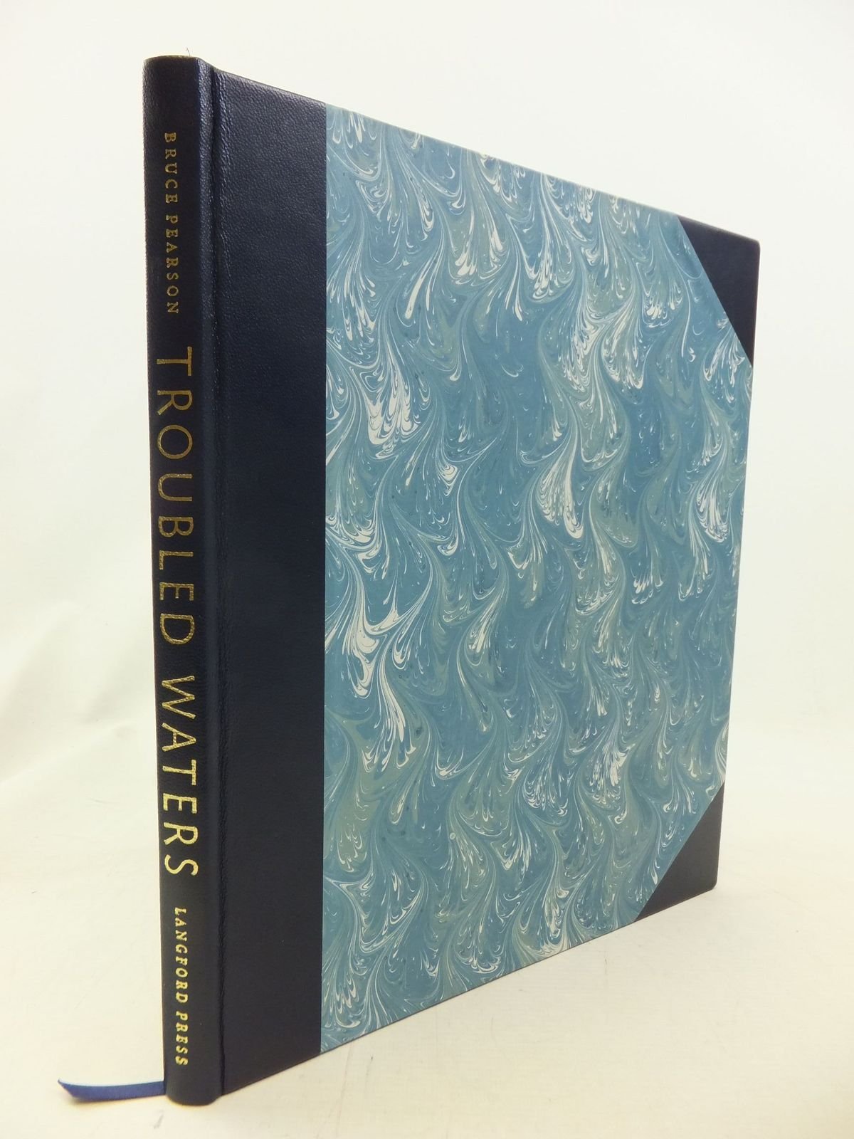 Troubled Waters: Trailing the Albatross: An Artist's Journey (Wildlife Art Series, Band 35) Film, Art & Culture