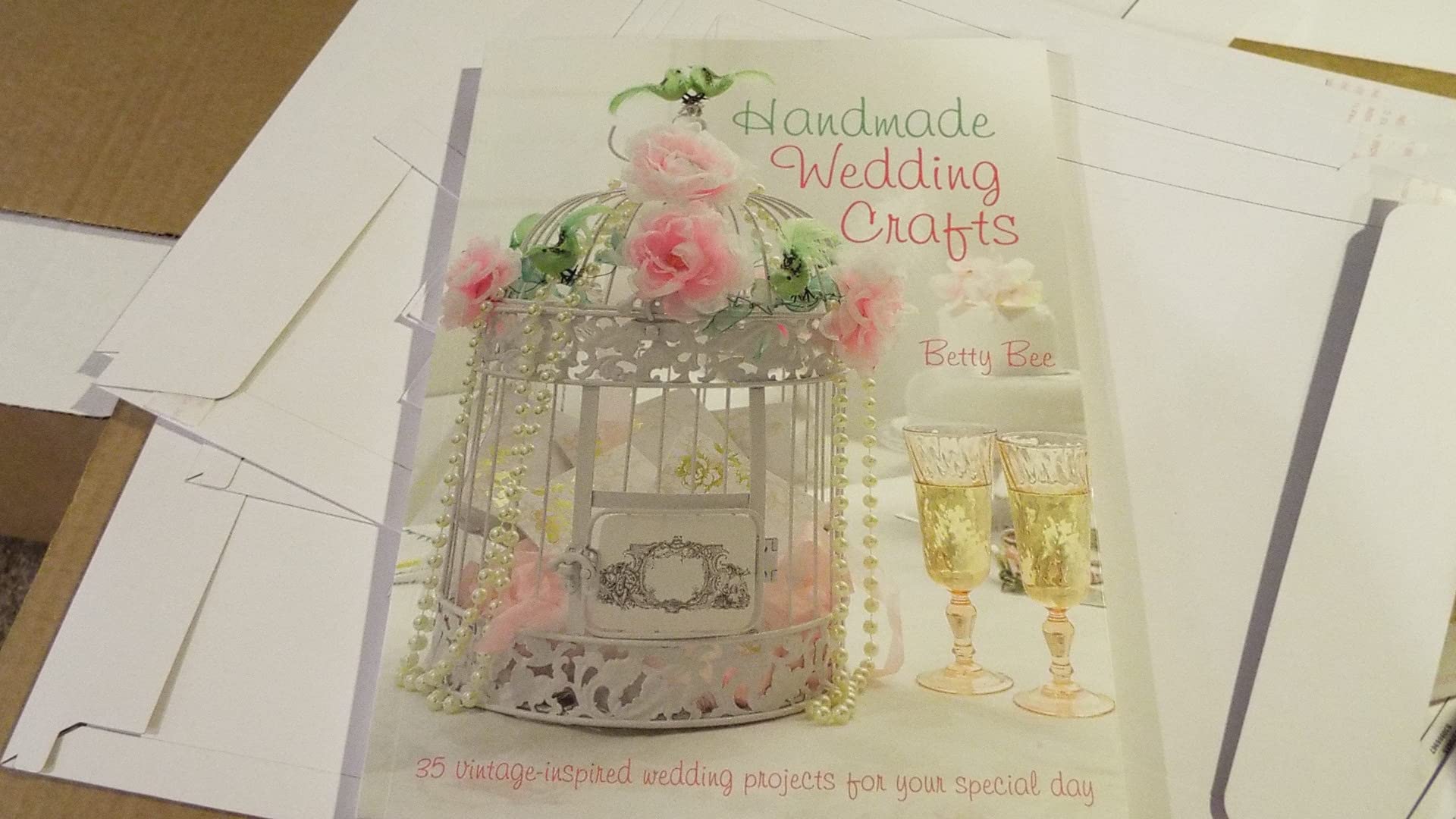Handmade Wedding Crafts: 35 Vintage-Inspired Wedding Projects for Your Special Day Hobbies & Crafts