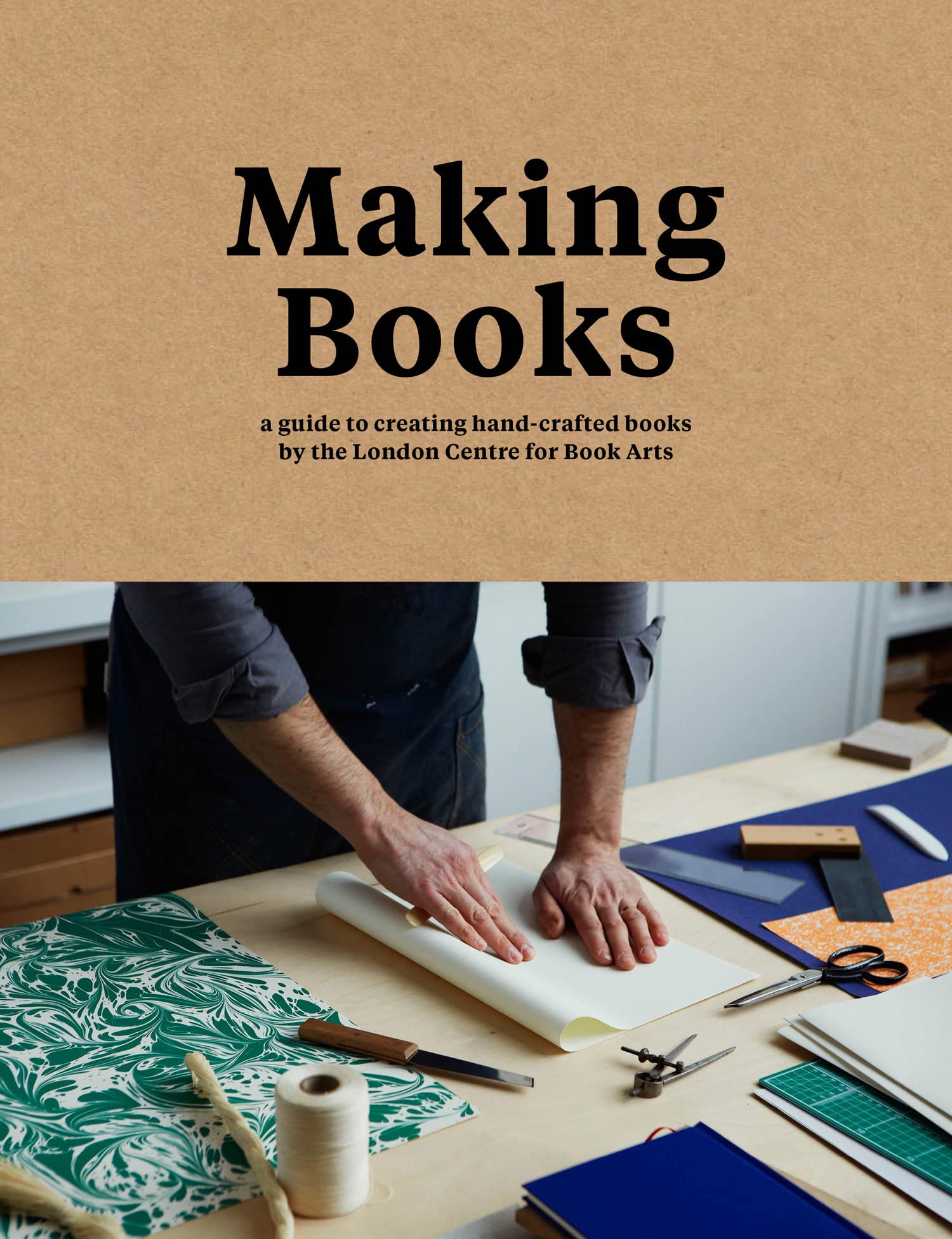 Making Books: A stylish guide to creating handmade books, from the experts Media & Communication