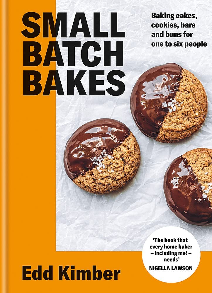 Small Batch Bakes: Baking cakes, cookies, bars and buns for one to six people (Edd Kimber Baking Titles) Leisure, Home & Garden