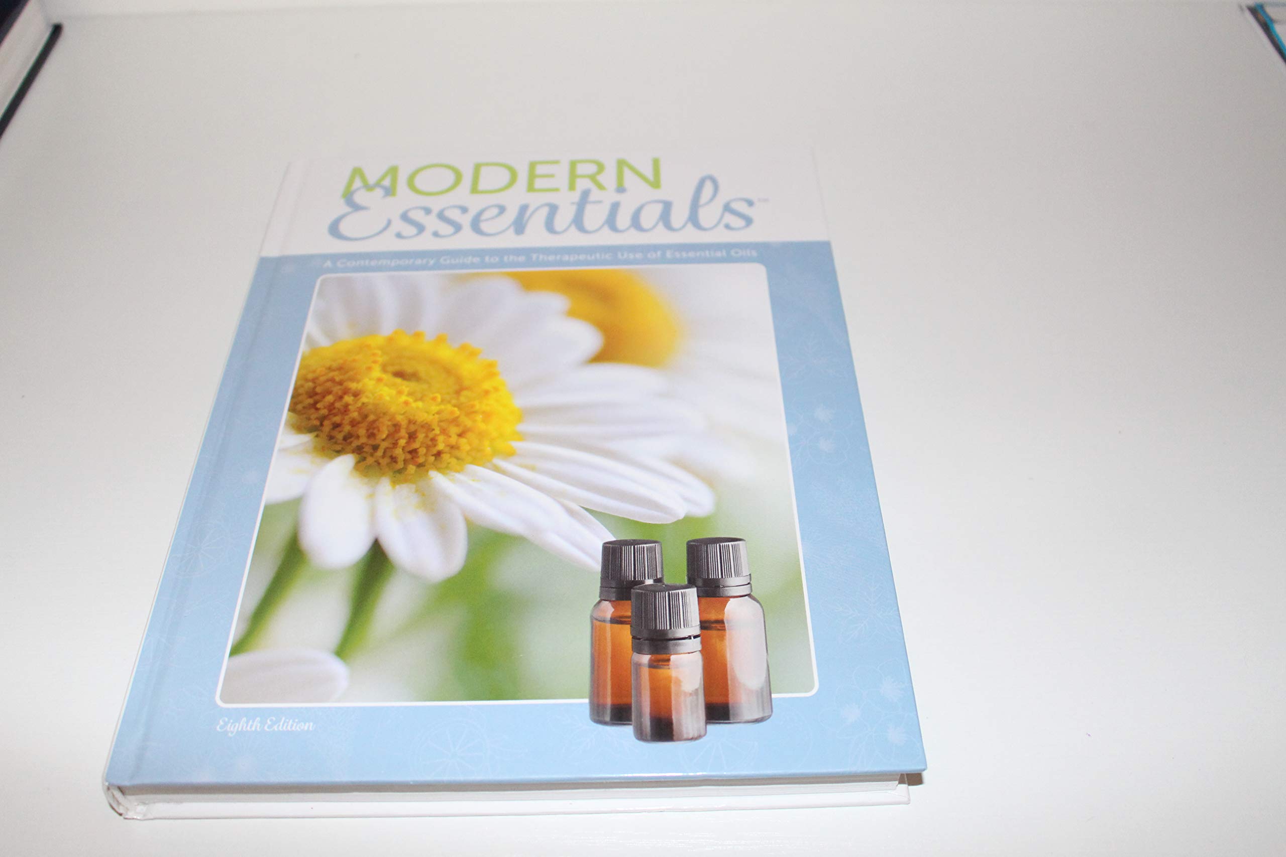 Modern Essentials: A Contemporary Guide to the Therapeutic Use of Essential Oils (8th Edition) book