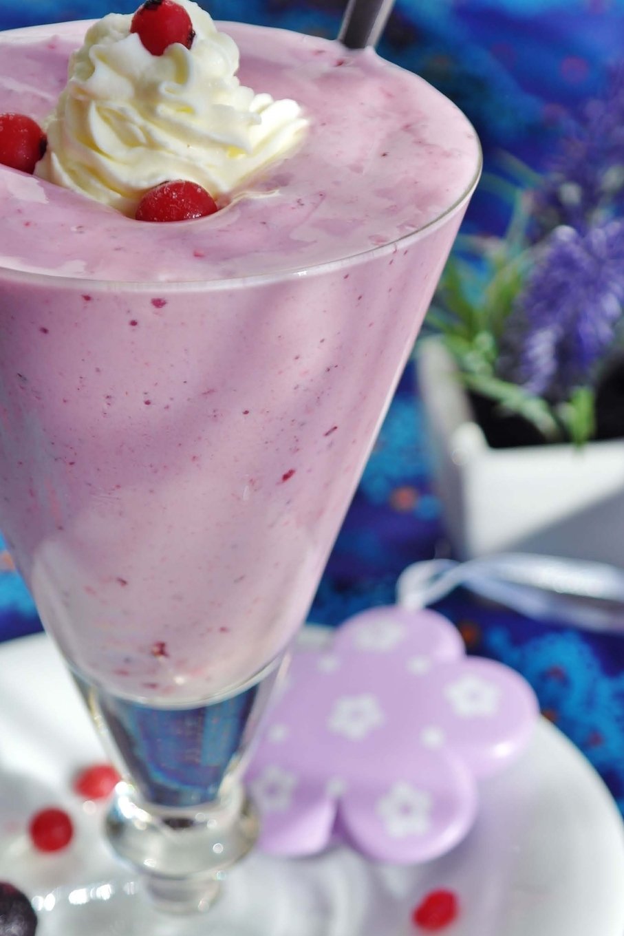 Strawberry Milkshake: 150 Lined Journal Pages / Diary / Notebook Featuring Delicious Strawbery Milkshake on the Cover Books