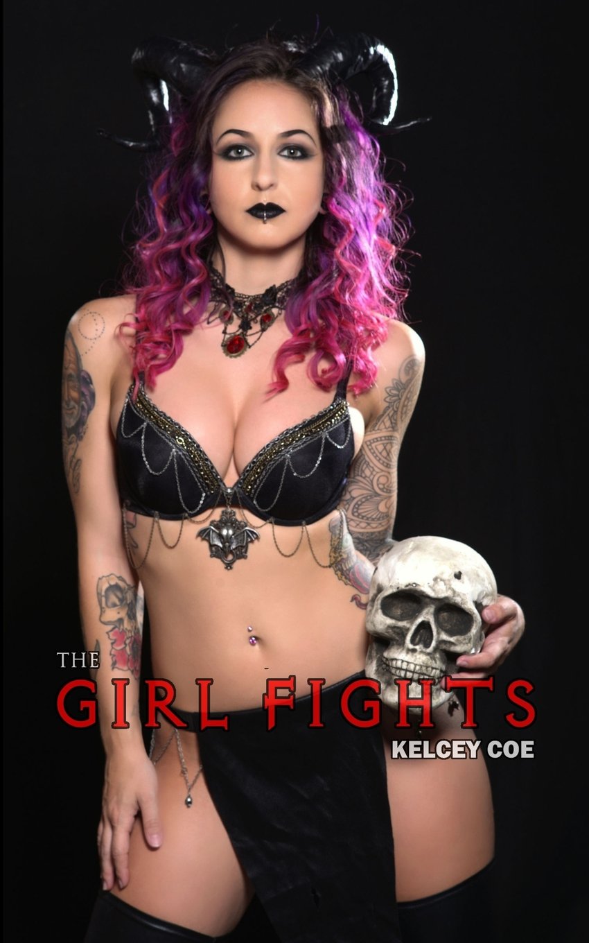 The Girl Fights (Don Cross Cover Girl Collection, Band 2) Horror & Mystery