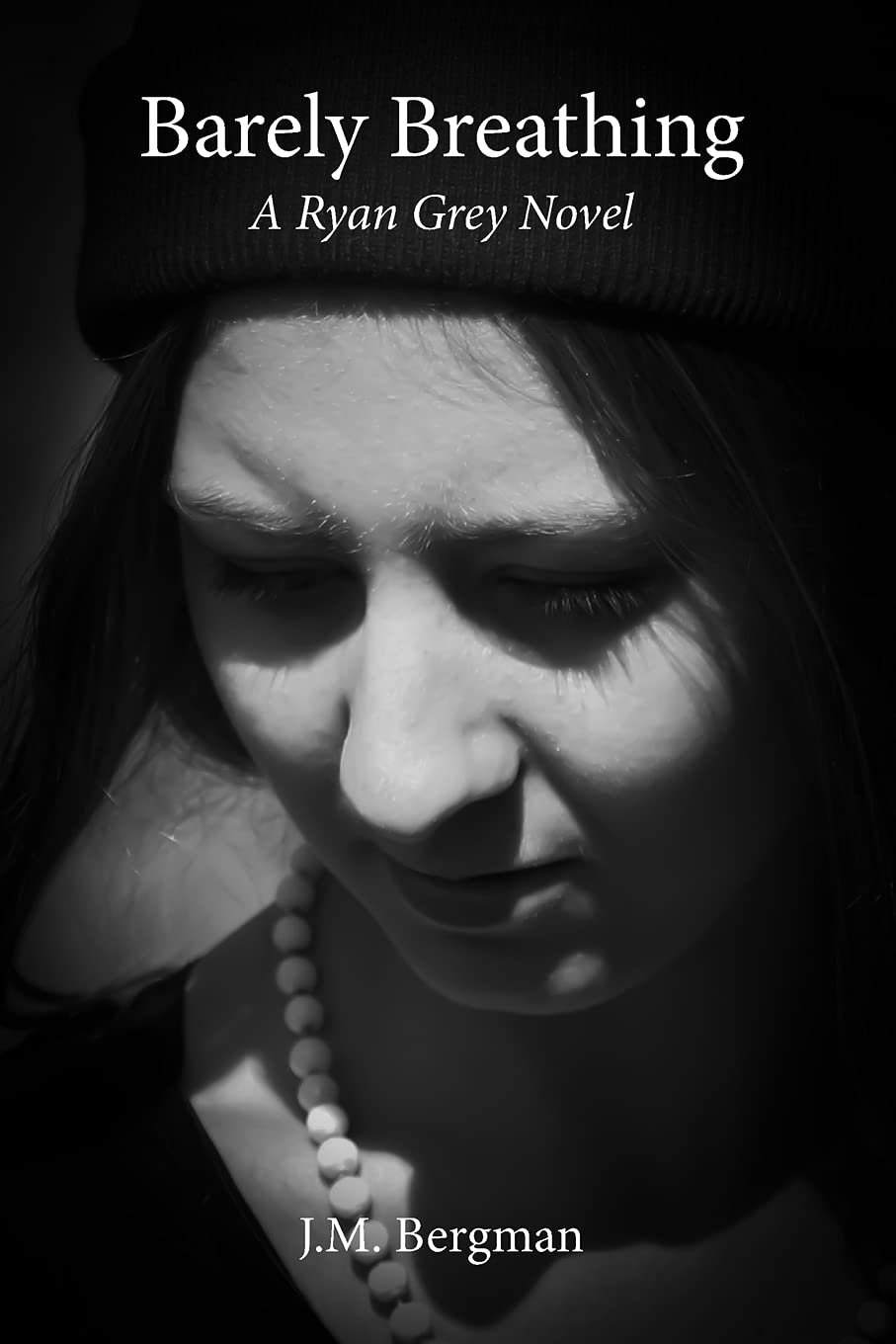 Barely Breathing: A Ryan Grey Novel (Ryan Grey Novels, Band 2) Contemporary literature