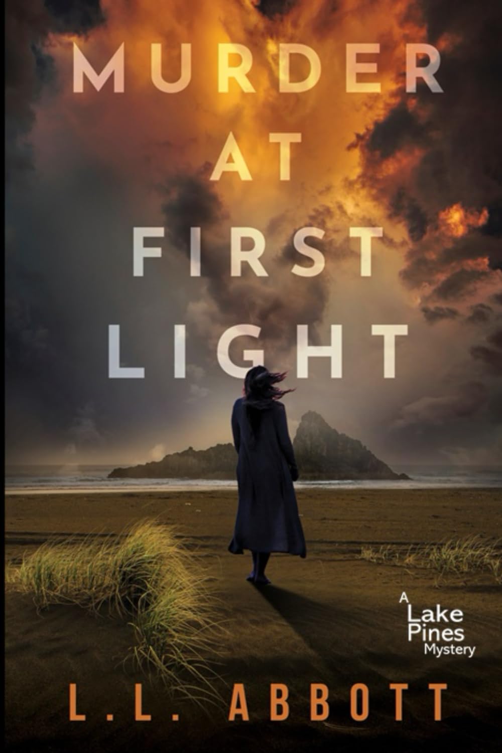 Murder At First Light: A Lake Pines Murder Mystery (A Lake Pines Murder Mystery Series, Band 1) Detective & CSI