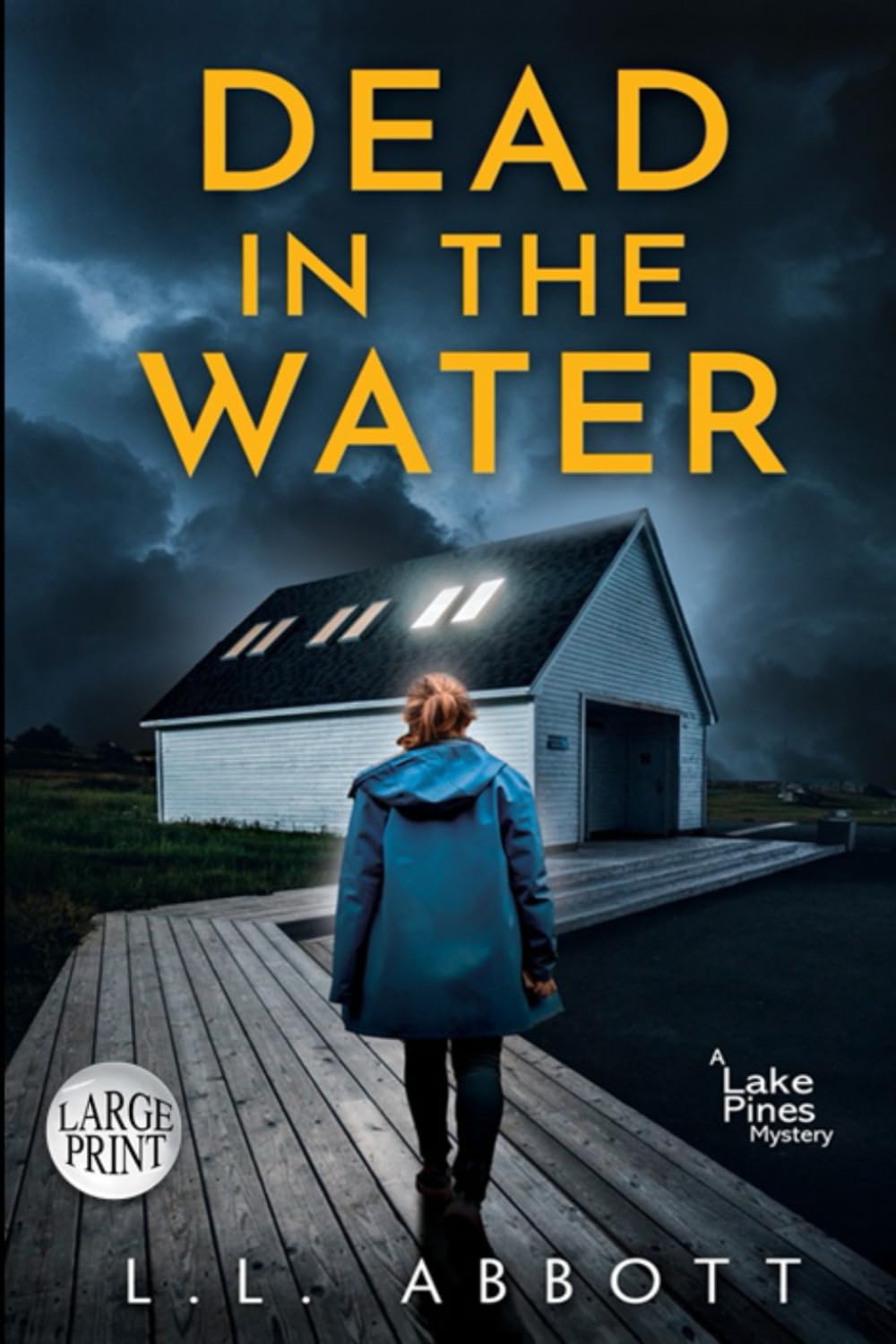Dead in the Water: LARGE PRINT A Lake Pines Mystery: A suspenseful mystery thriller Contemporary literature