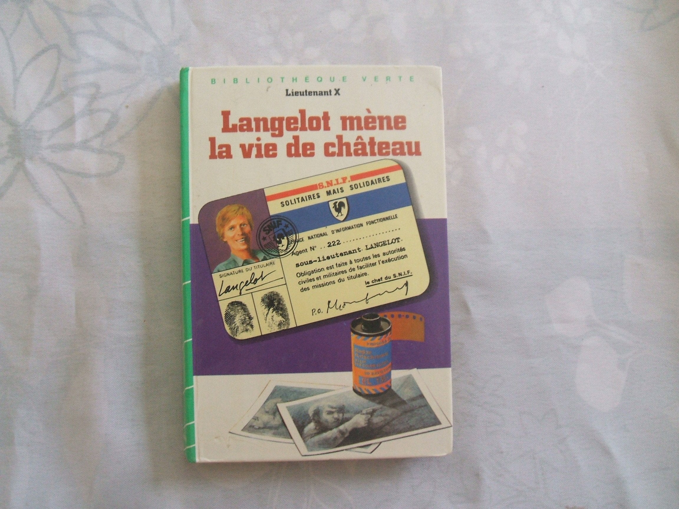 Langelot mène la vie de château book