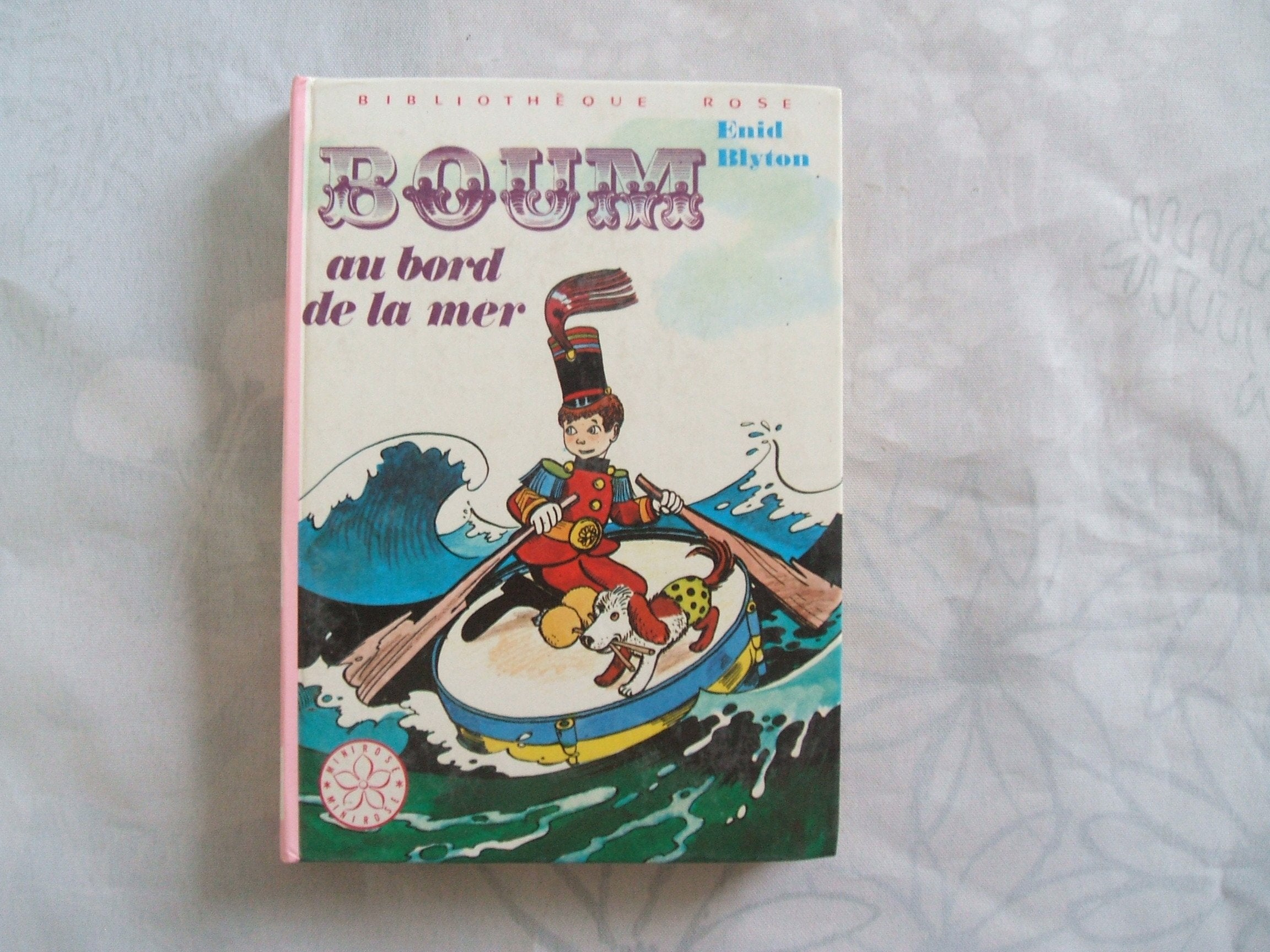Boum au bord de la mer (Bibliothèque rose) book