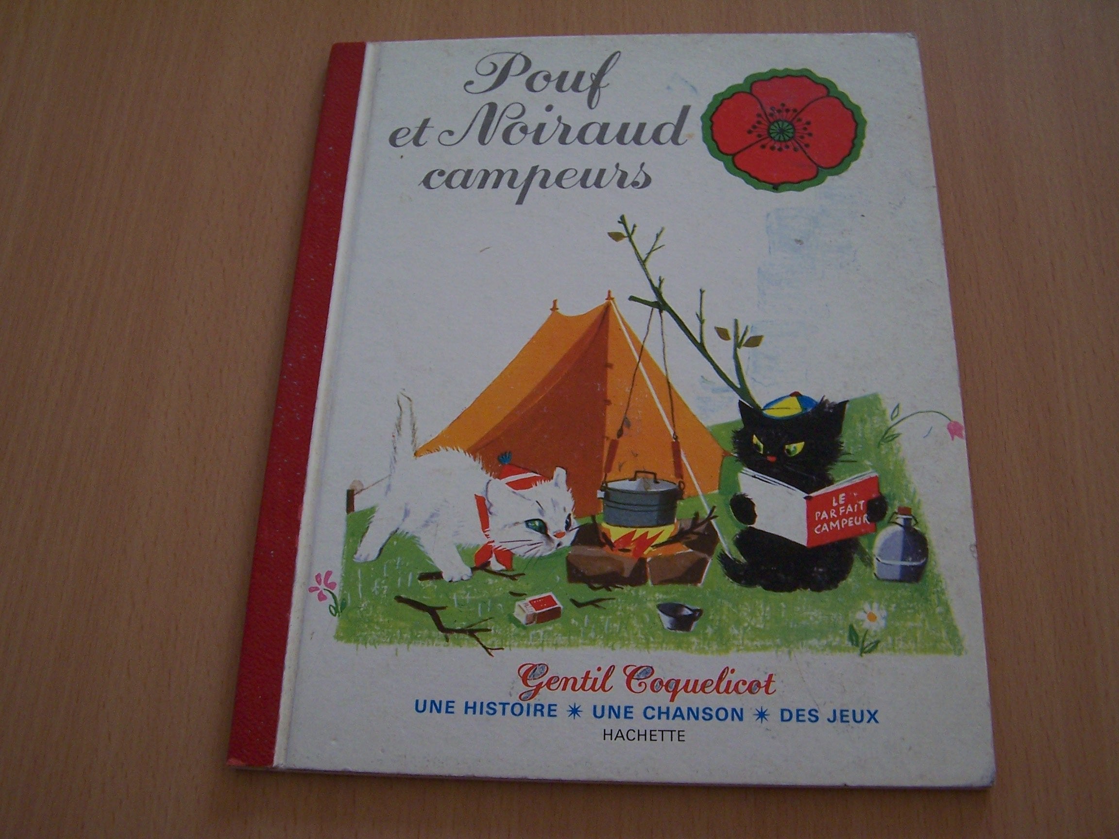 Pouf et Noiraud campeurs (Gentil coquelicot) book