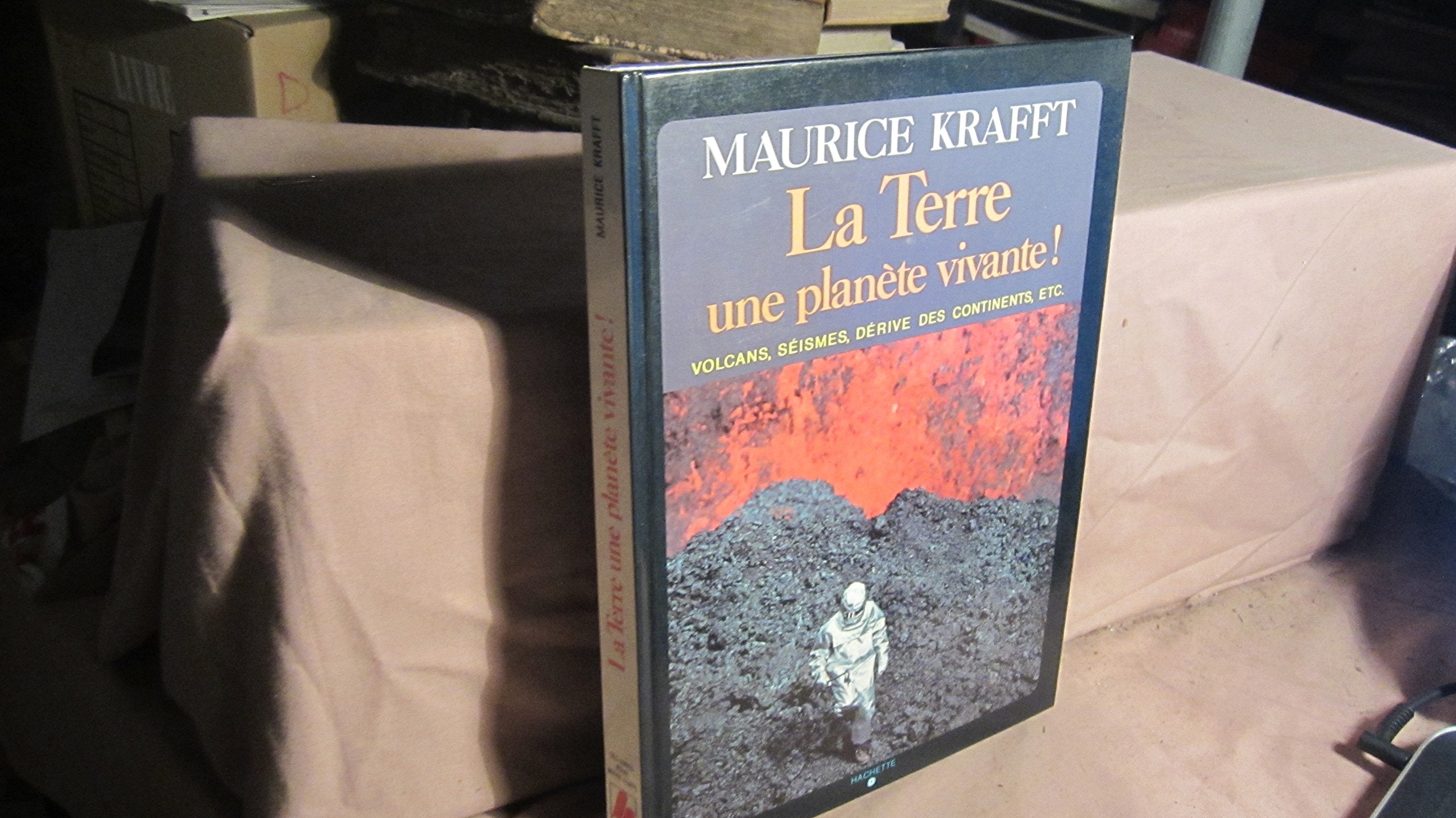 Volcans et dérive des continents : La Terre, une planète vivante book