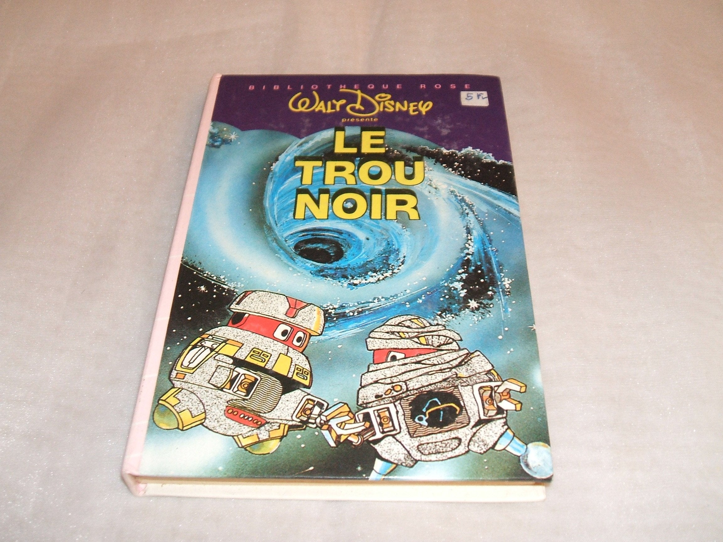 Le trou noir : Collection : Bibliothèque rose cartonnée & illustrée Books