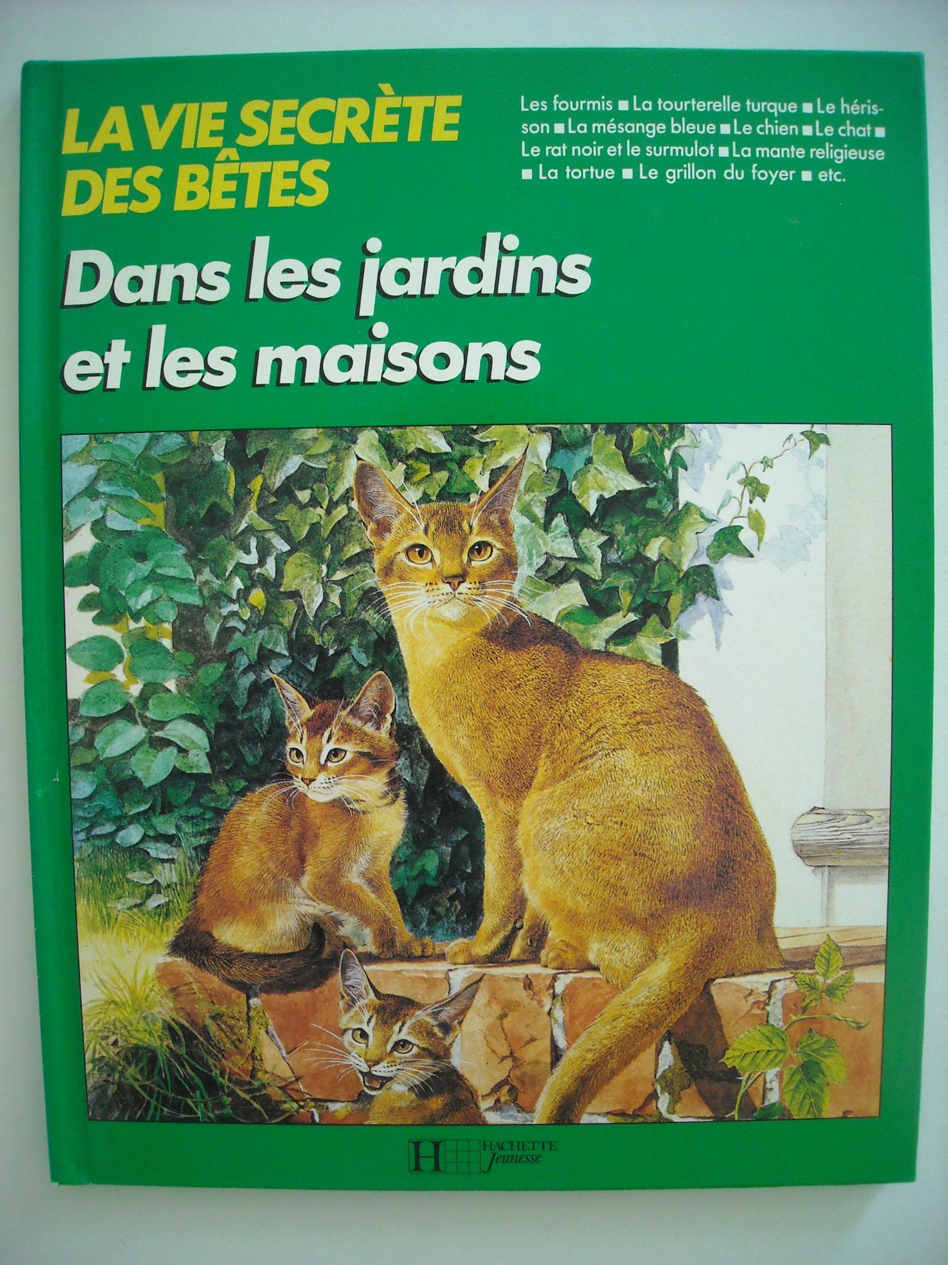 Dans les jardins et les maisons (La Vie secrète des bêtes) book