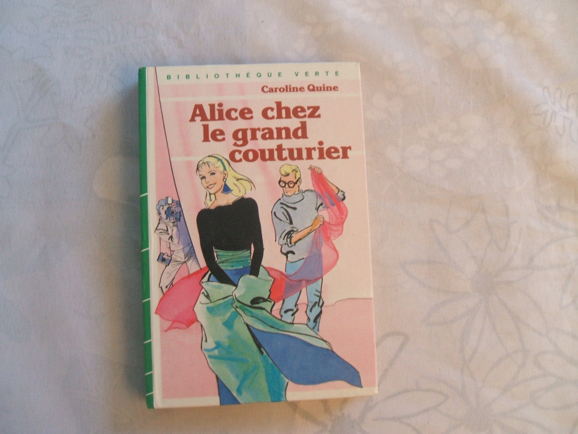 Alice chez le grand couturier Books