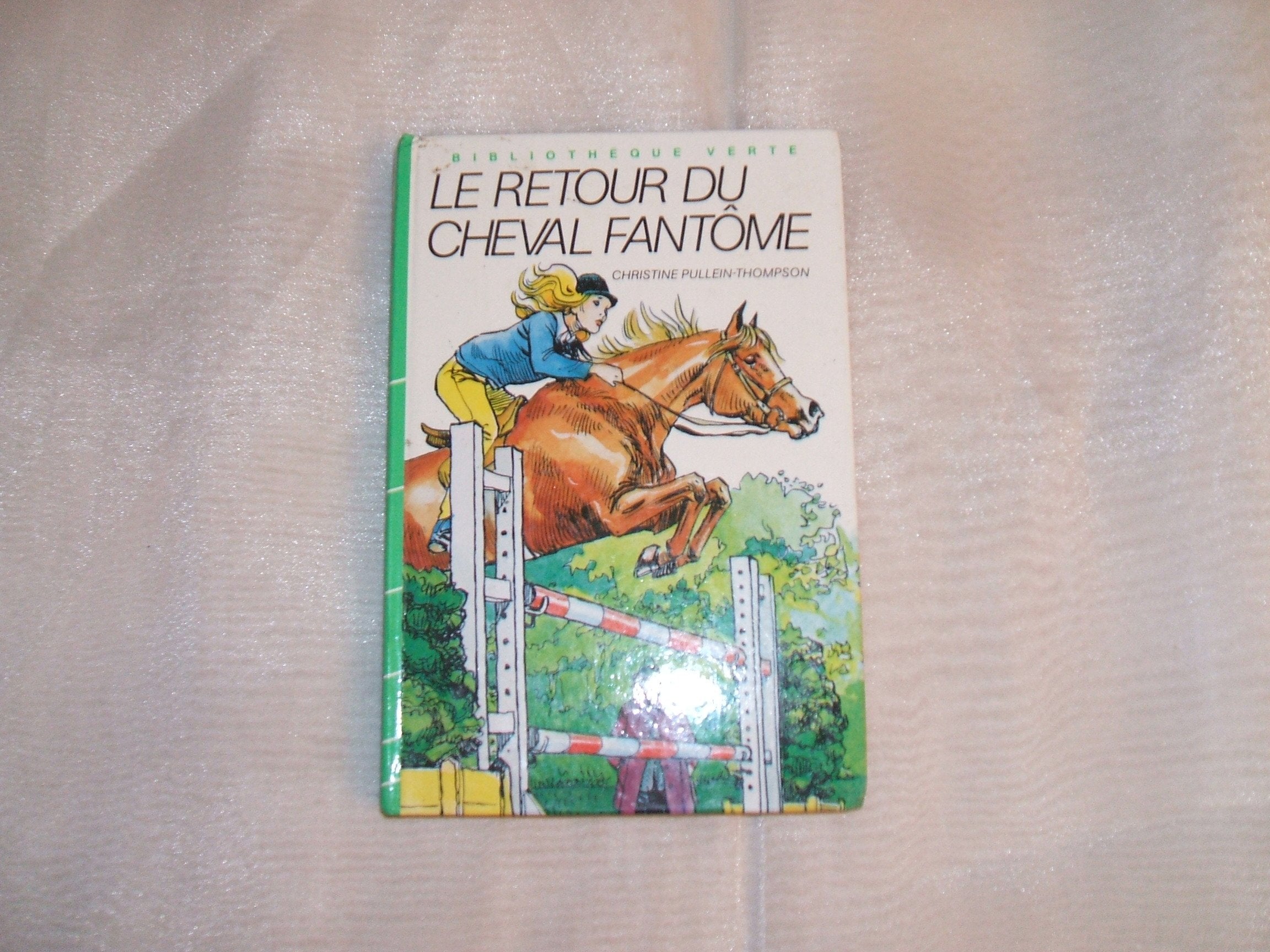 Le Retour du cheval Fantôme (Bibliothèque verte) book