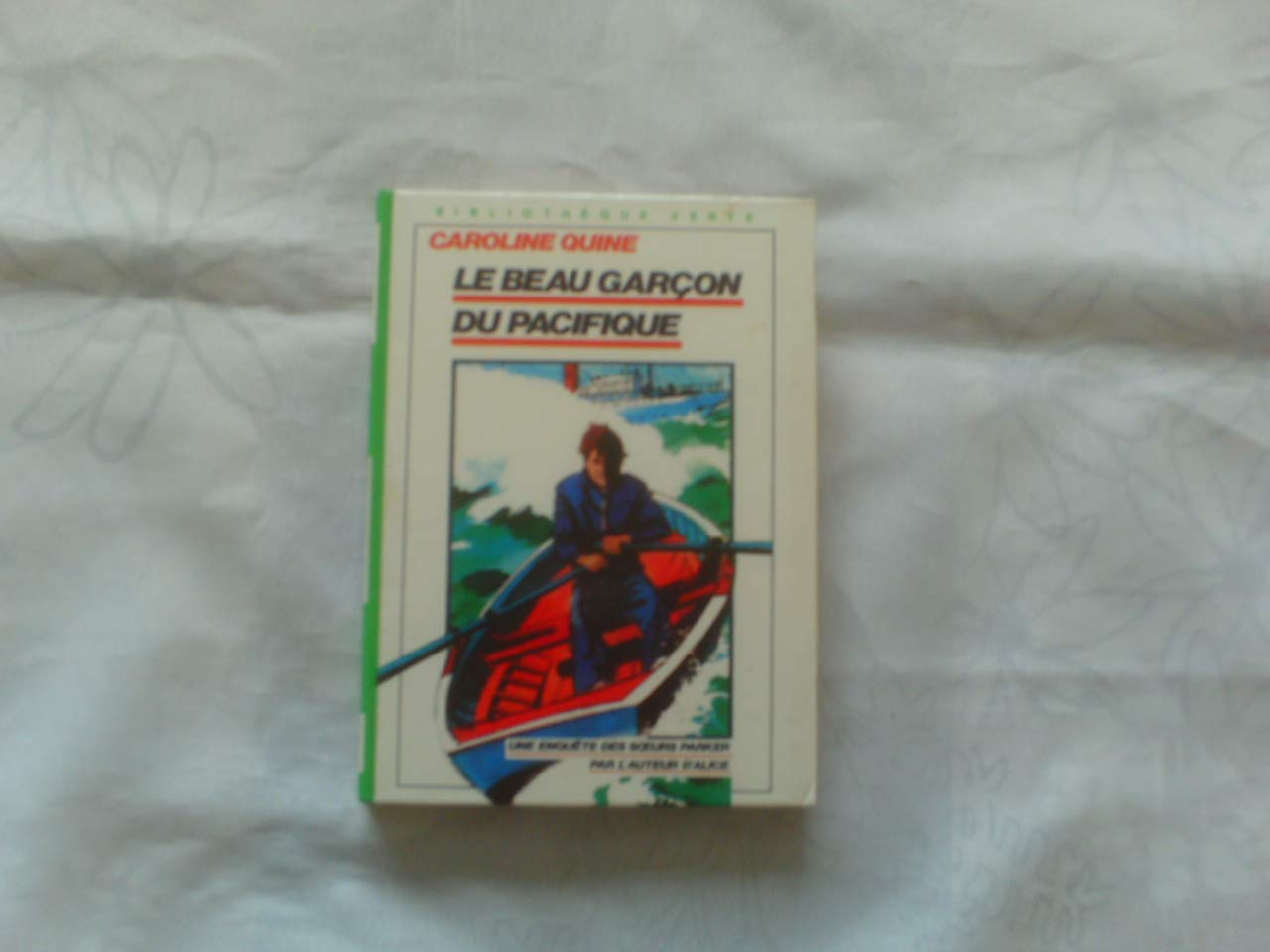Le beau garçon du Pacifique : Série : Une enquête des s urs Parker par l'auteur d'Alice : Collection : Bibliothèque verte cartonnée & illustrée book