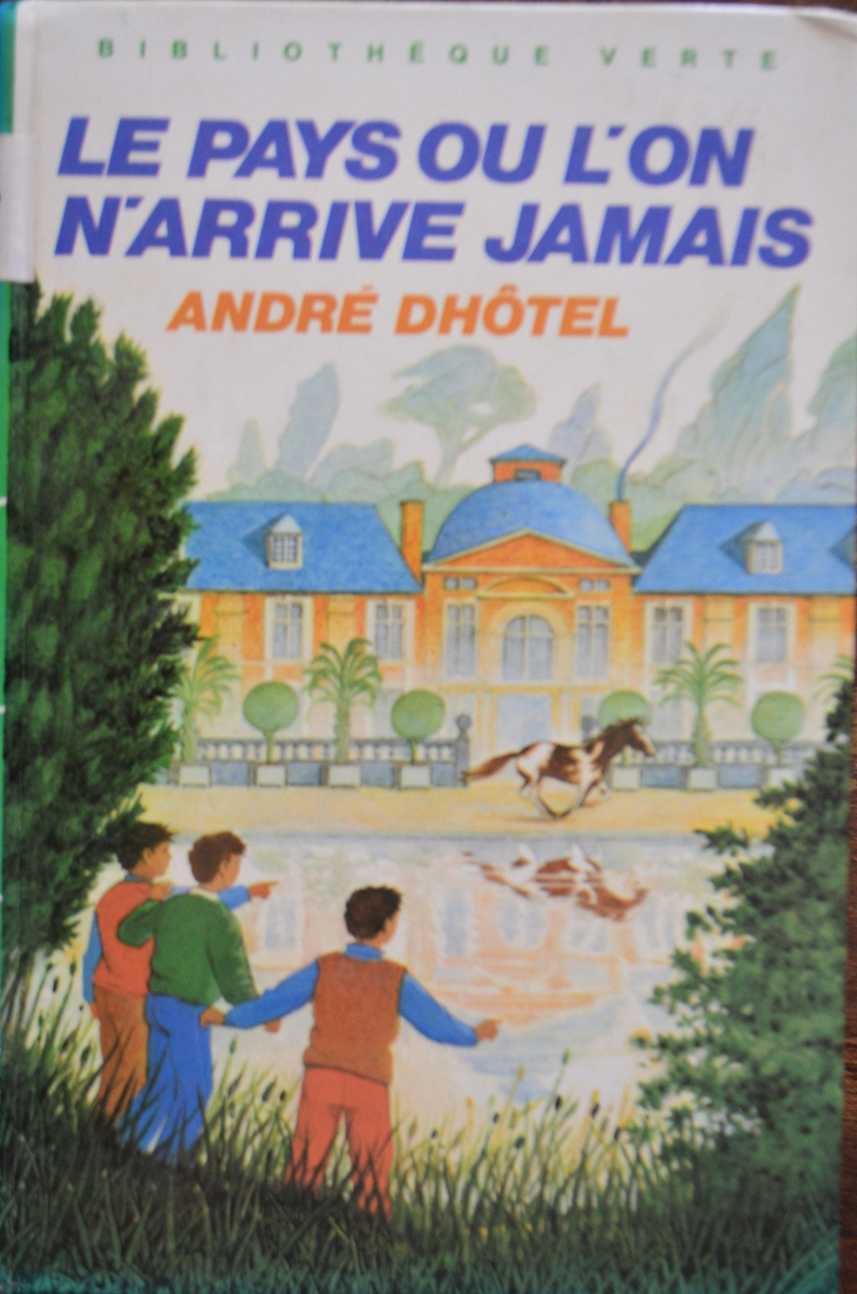 Le Pays où l'on n'arrive jamais (Bibliothèque verte) book