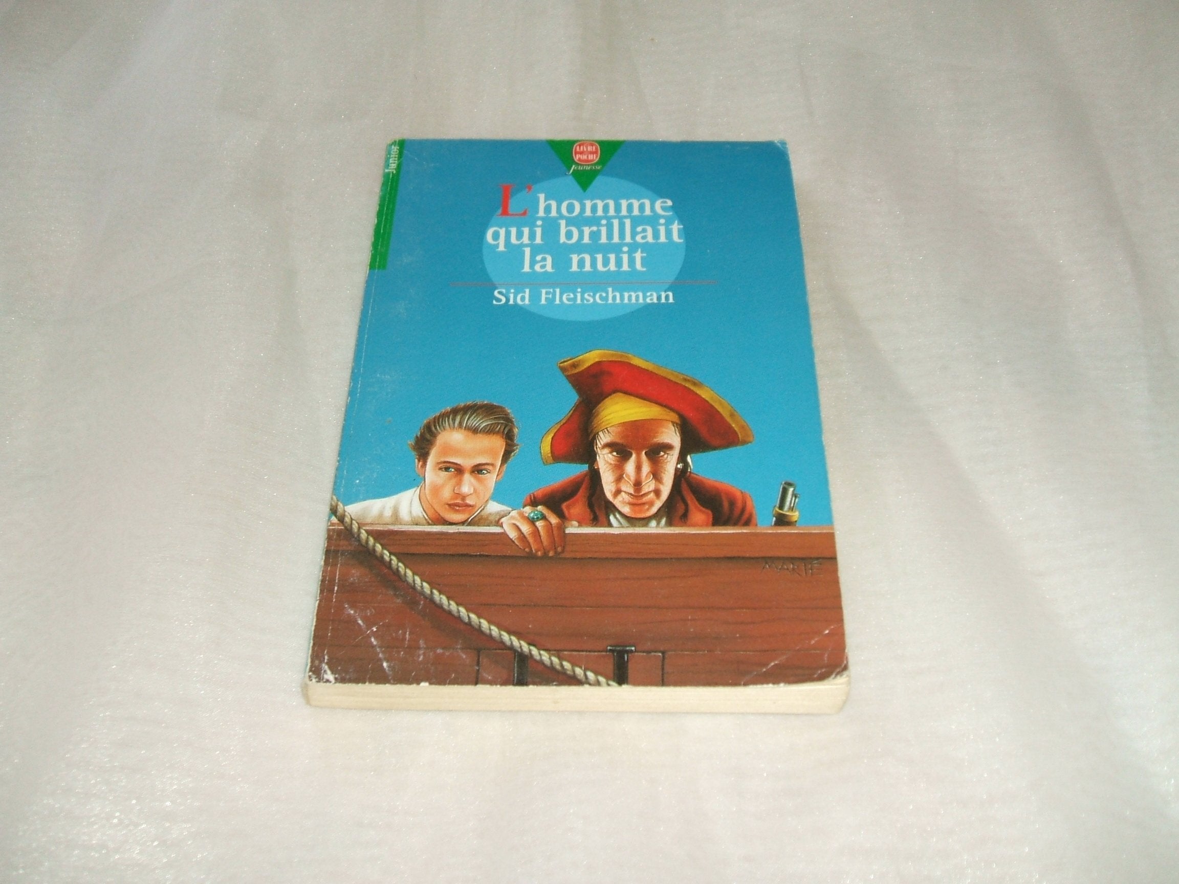L'Homme qui brillait la nuit Books
