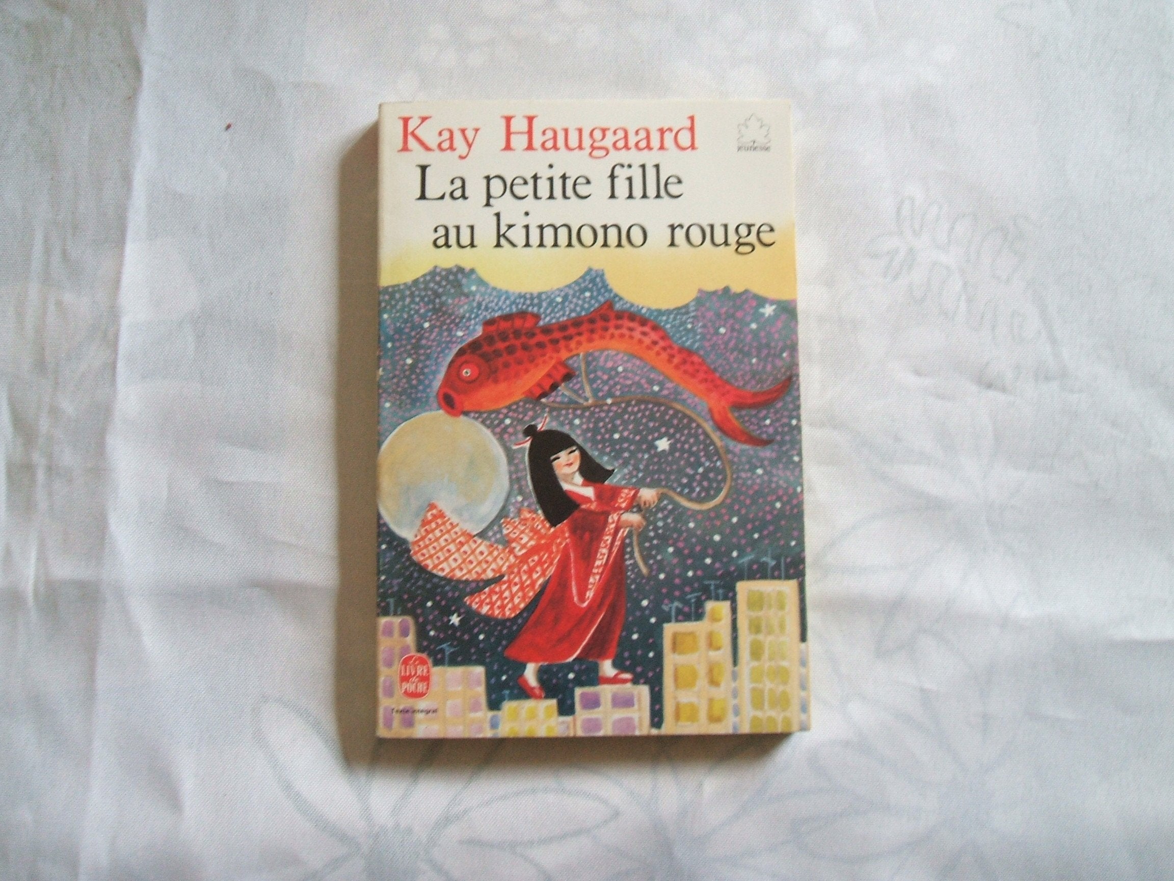La Petite fille au kimono rouge Books