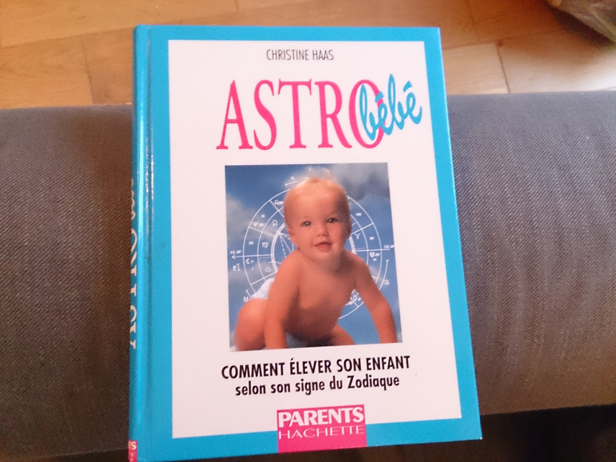 Astro bébé: Comment élever son enfant selon son signe du zodiaque Books