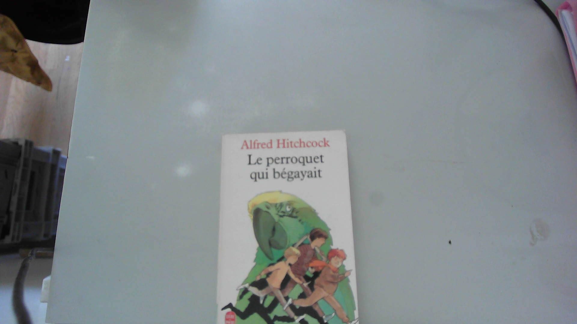 Le Perroquet qui bégayait Books
