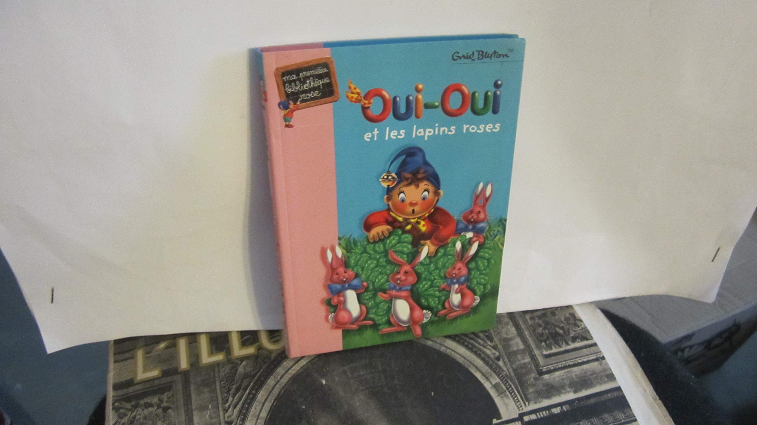Oui-Oui et les lapins roses book