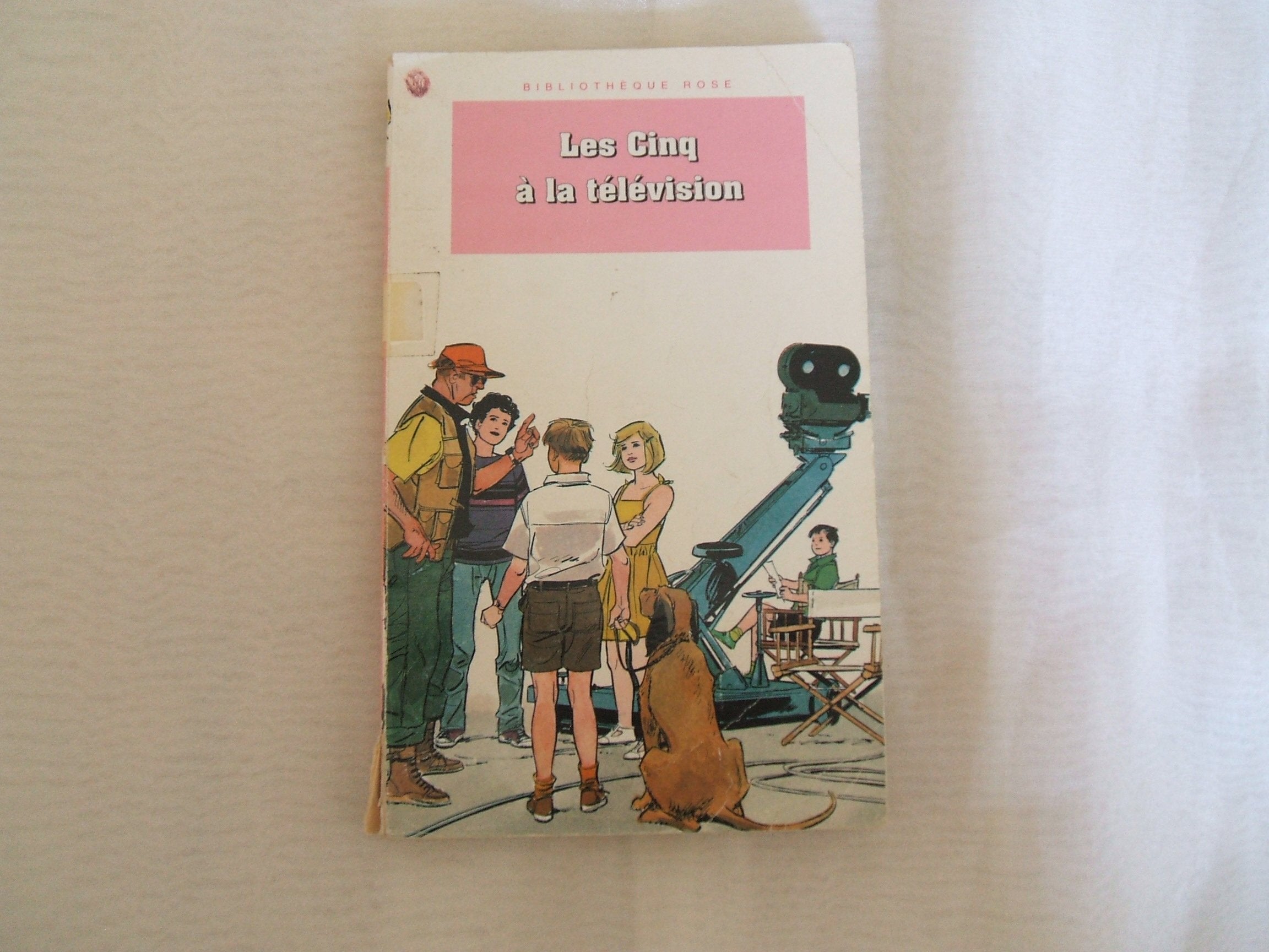 Les Cinq à la télévision: Une nouvelle aventure des personnages créés par Enid Blyton book