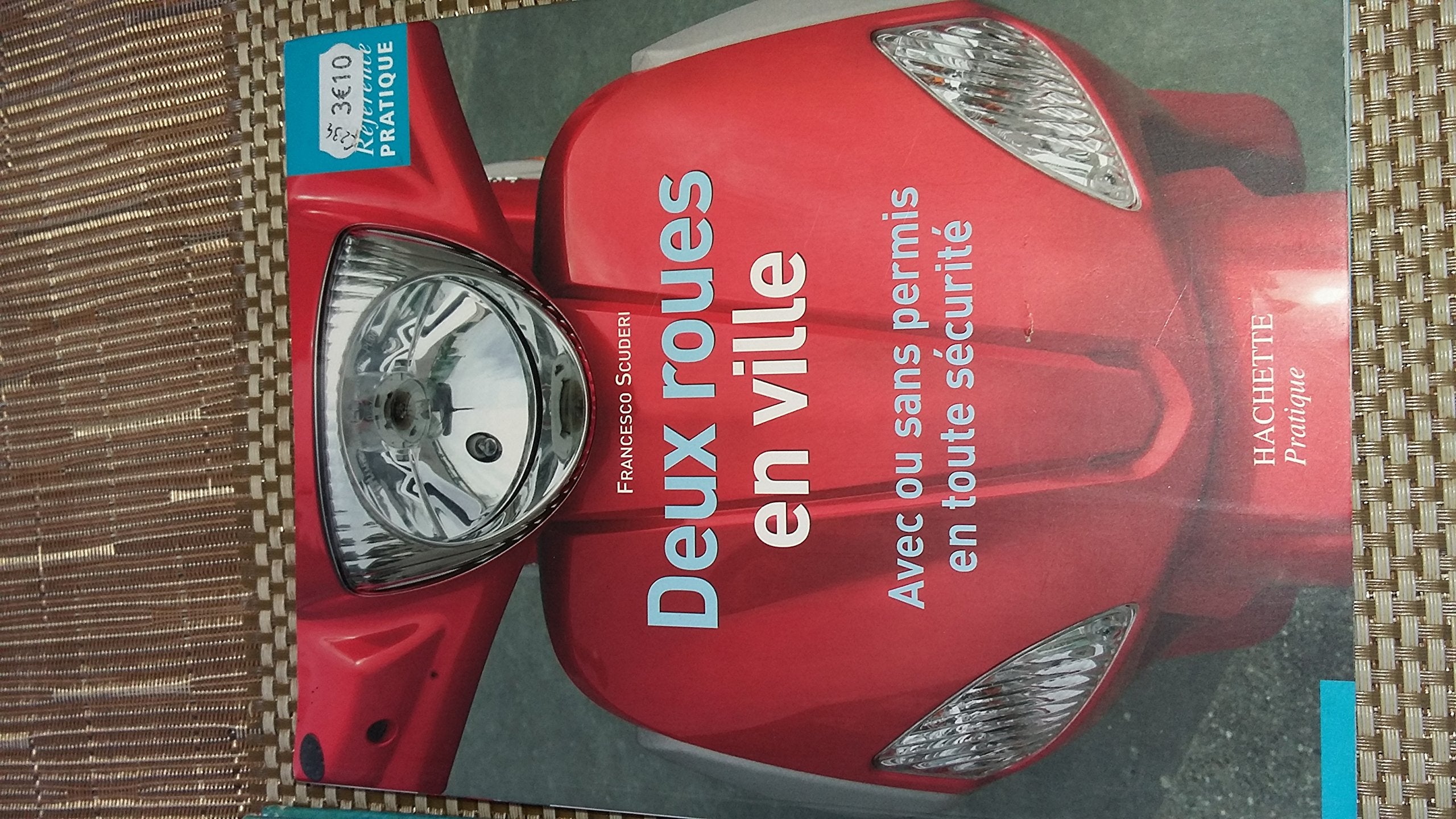 Deux-roues en ville: Avec ou sans permis, en toute sécurité book
