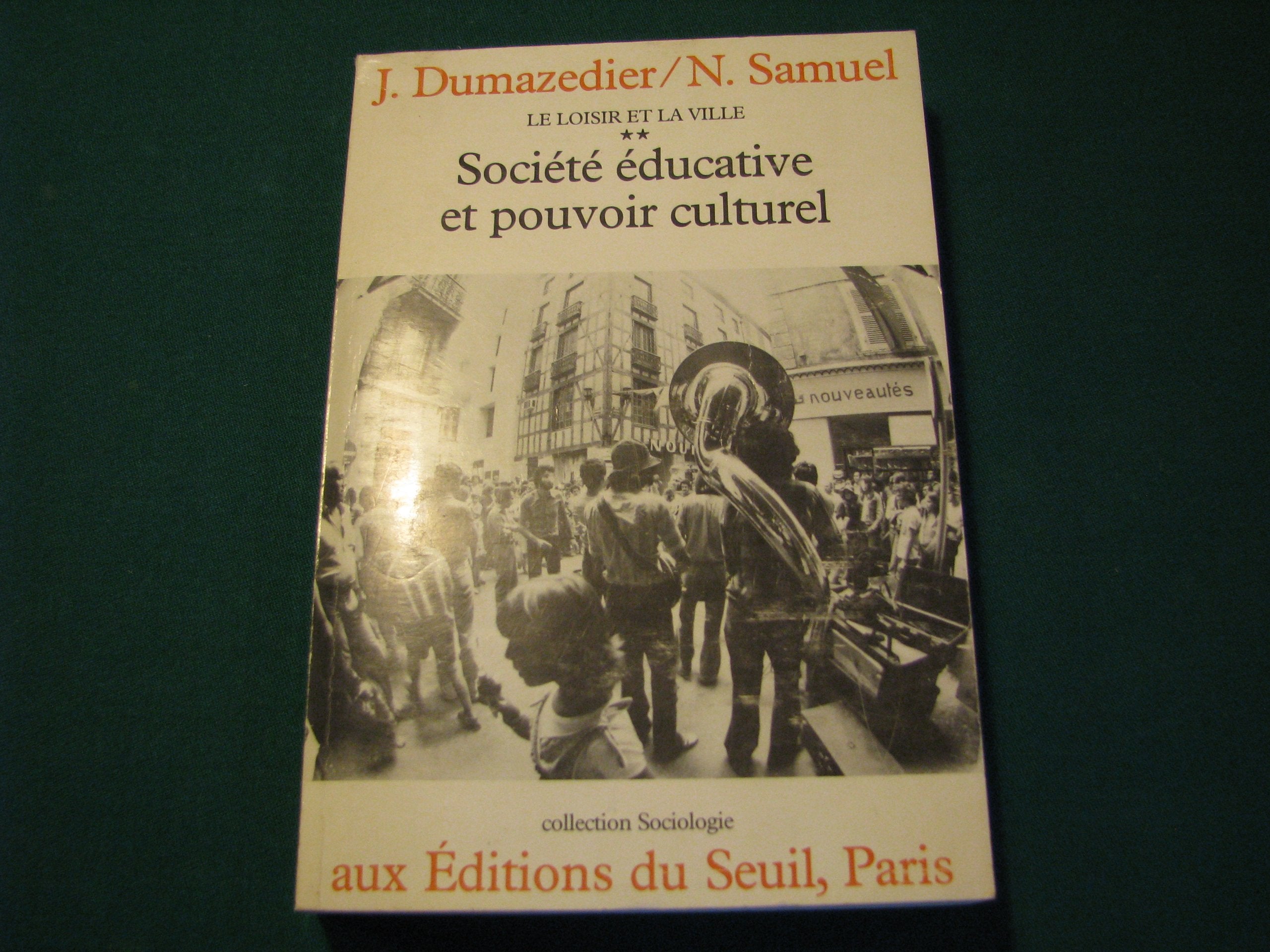 Société éducative et pouvoir culturel Books