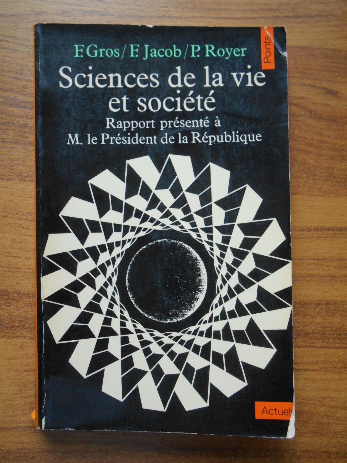 Sciences de la vie et société : rapport présenté à M. le Président de la République book