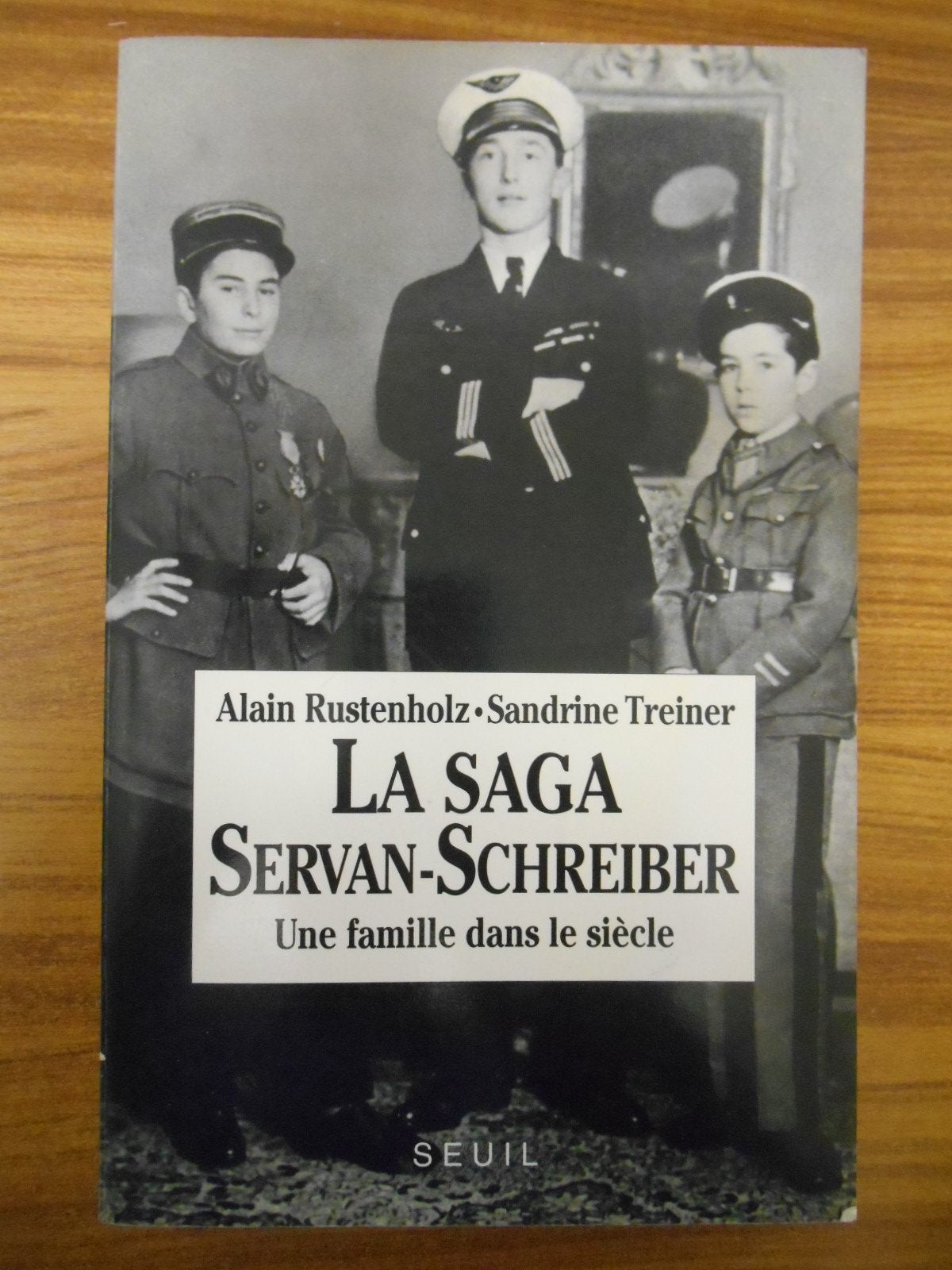 La Saga Servan-Schreiber : une famille dans le siècle. Vol. 1 book