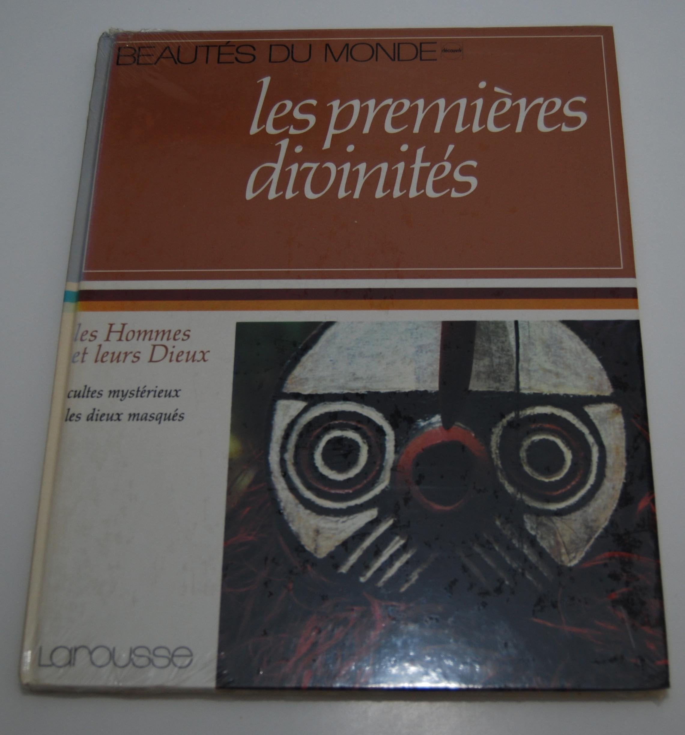Les Premières divinités : cultes mystérieux, les dieux masqués book