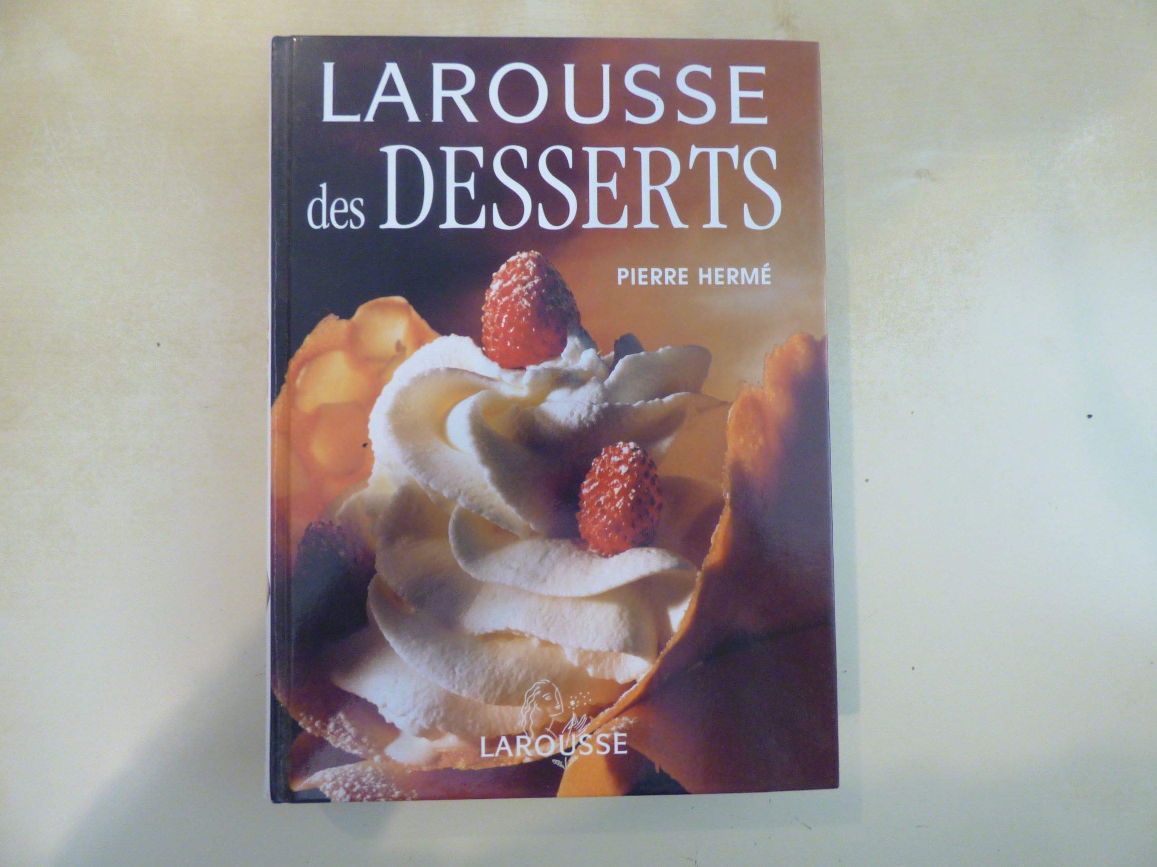 Larousse des desserts Books